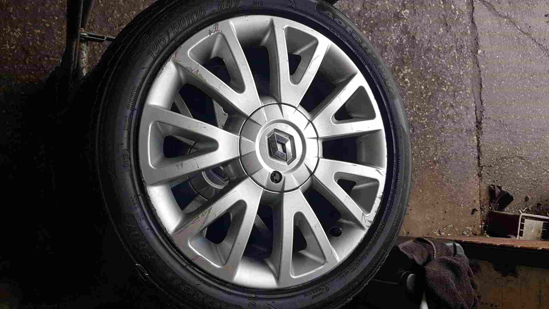 Renault Clio MK3 2005-2009 Canasta Alloy Wheel + Tyre 195 50 16 5Mm Tread 4/5