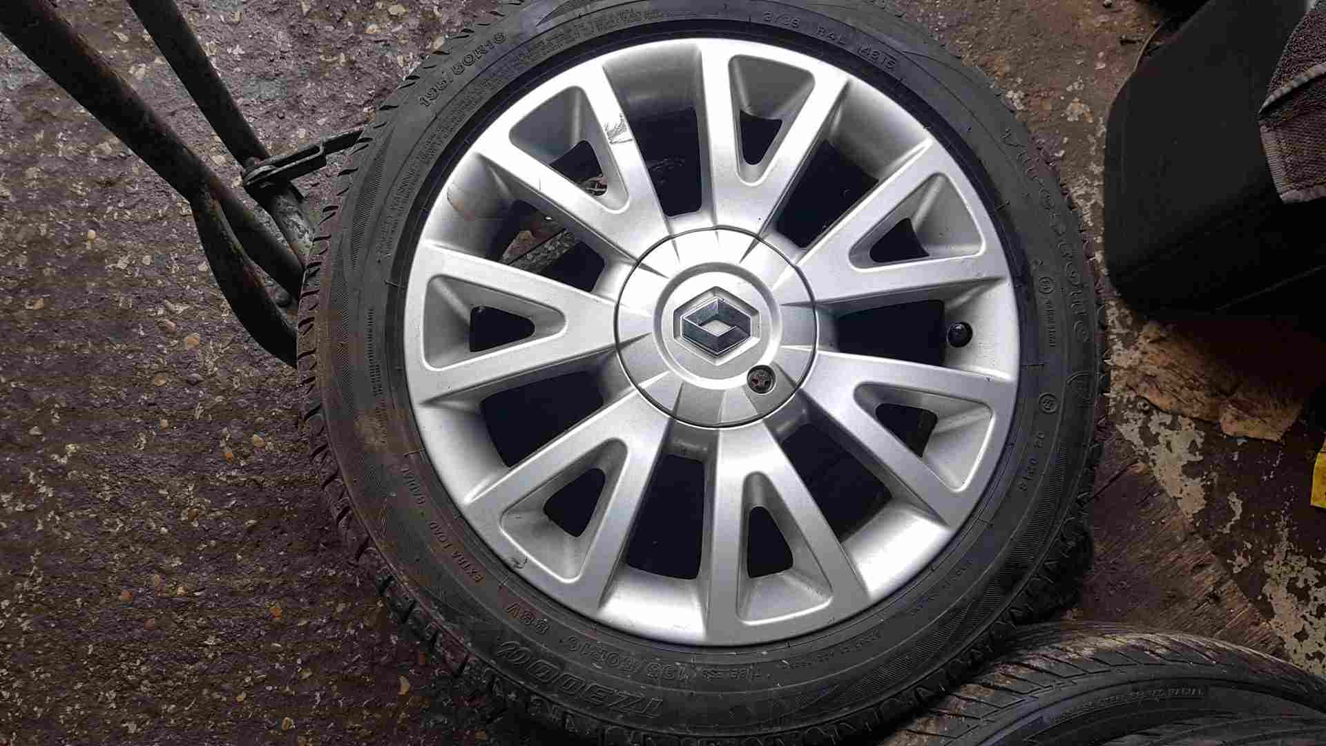 Thumb 5 Renault Clio MK3 2005-2009 Canasta Alloy Wheel + Tyre 195 50 16 5Mm Tread 4/5