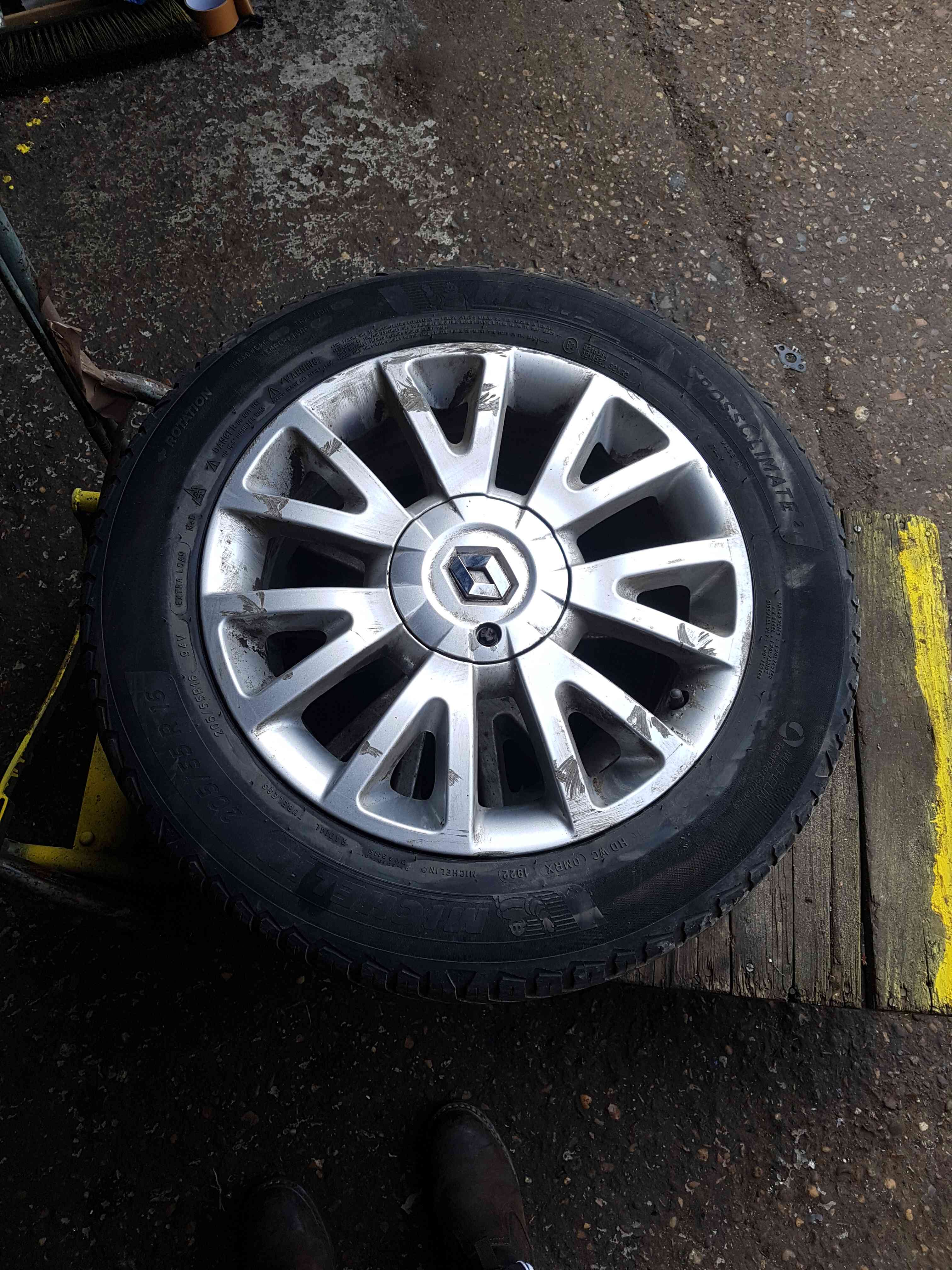 Thumb 2 Renault Clio MK3 2005-2009 Canasta Alloy Wheel + Tyre 205 55 16 5Mm 8201075834