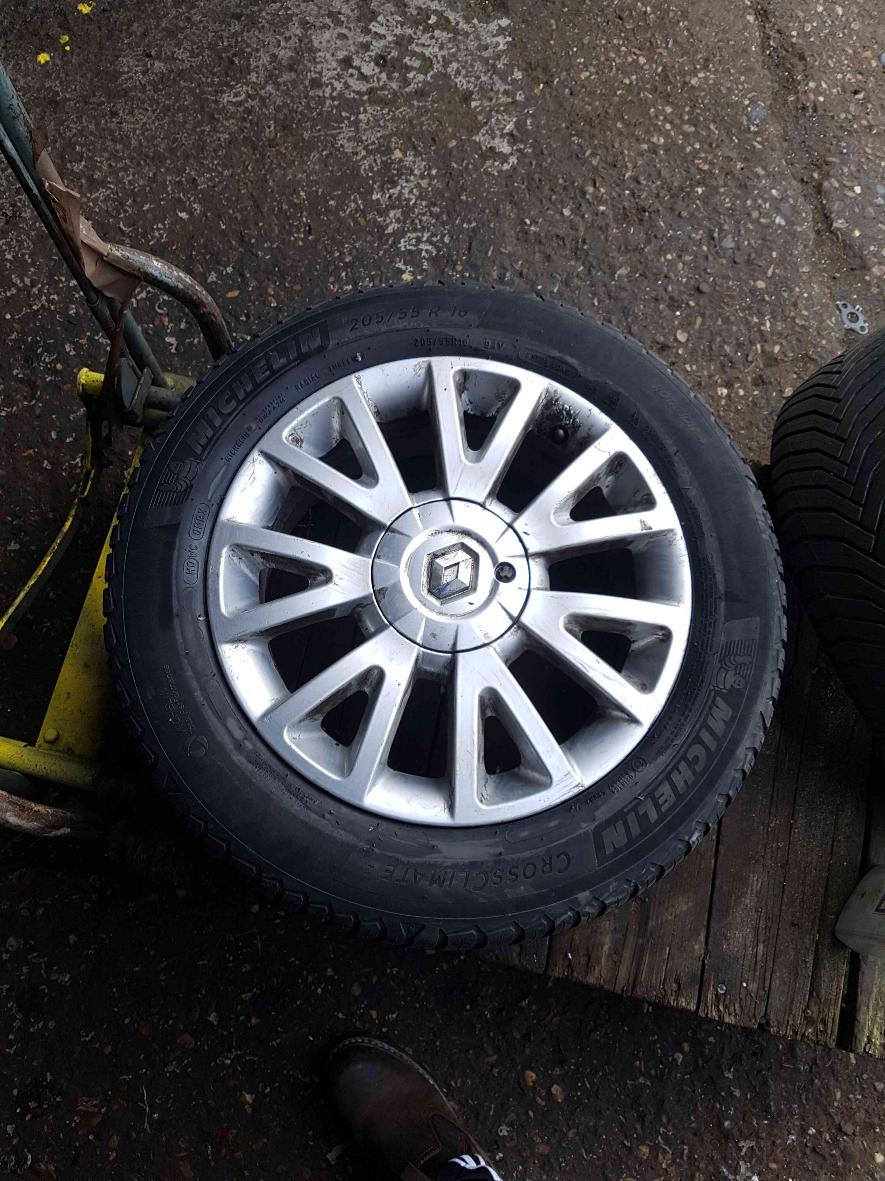 Thumb 5 Renault Clio MK3 2005-2009 Canasta Alloy Wheel + Tyre 205 55 16 6Mm 8201075834