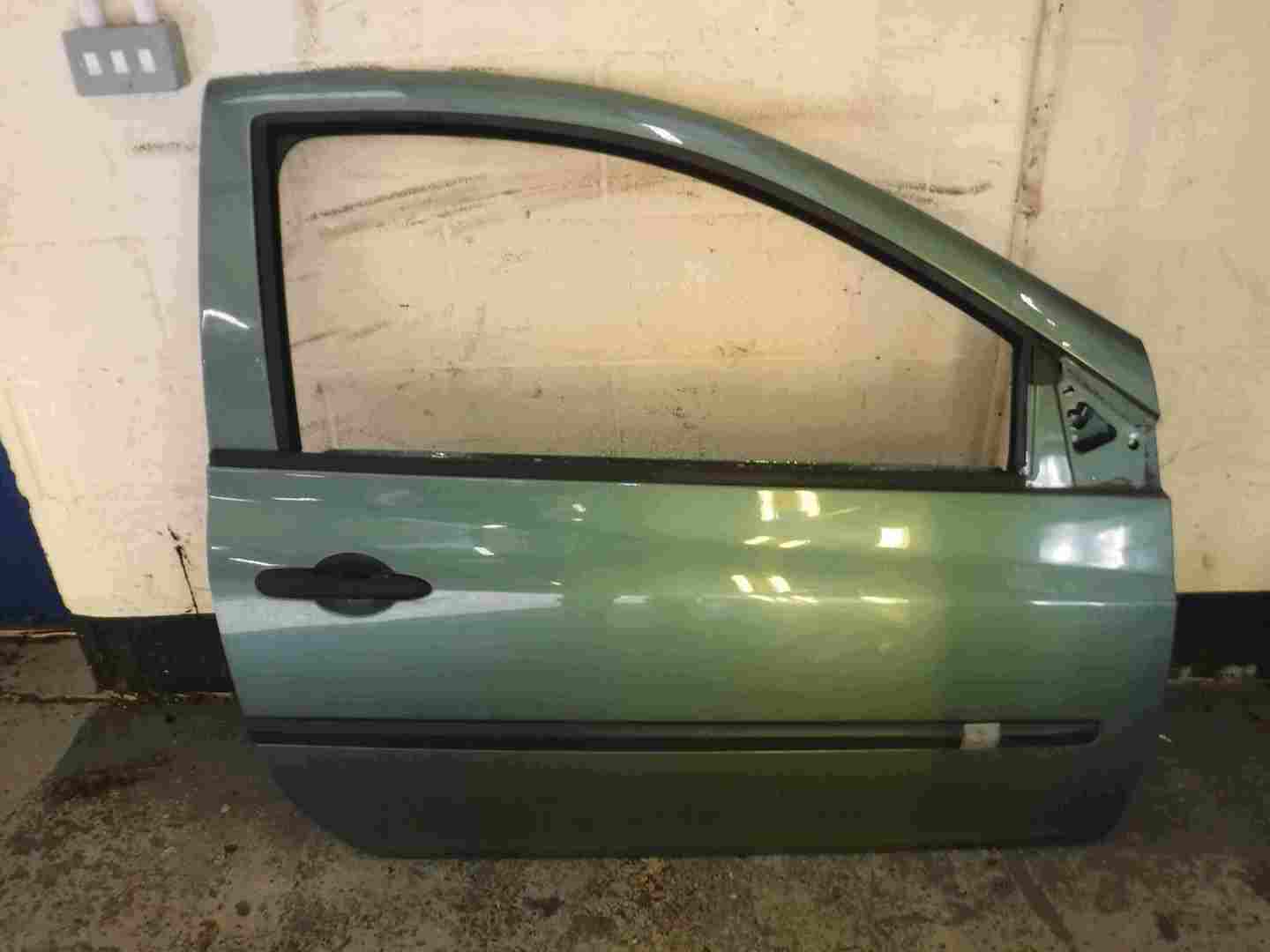 Renault Clio MK3 2005-2009 Drivers OSF Front Door Green TED97 3dr