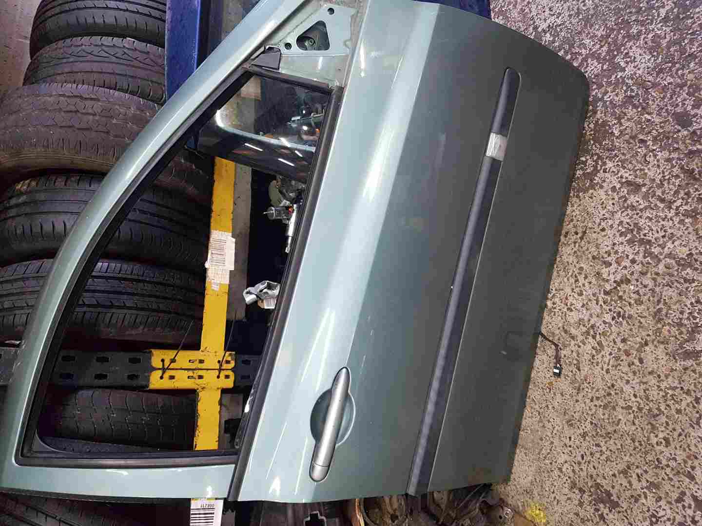 Thumb 2 Renault Clio MK3 2005-2009 Drivers OSF Front Door Green Ted97 5Dr