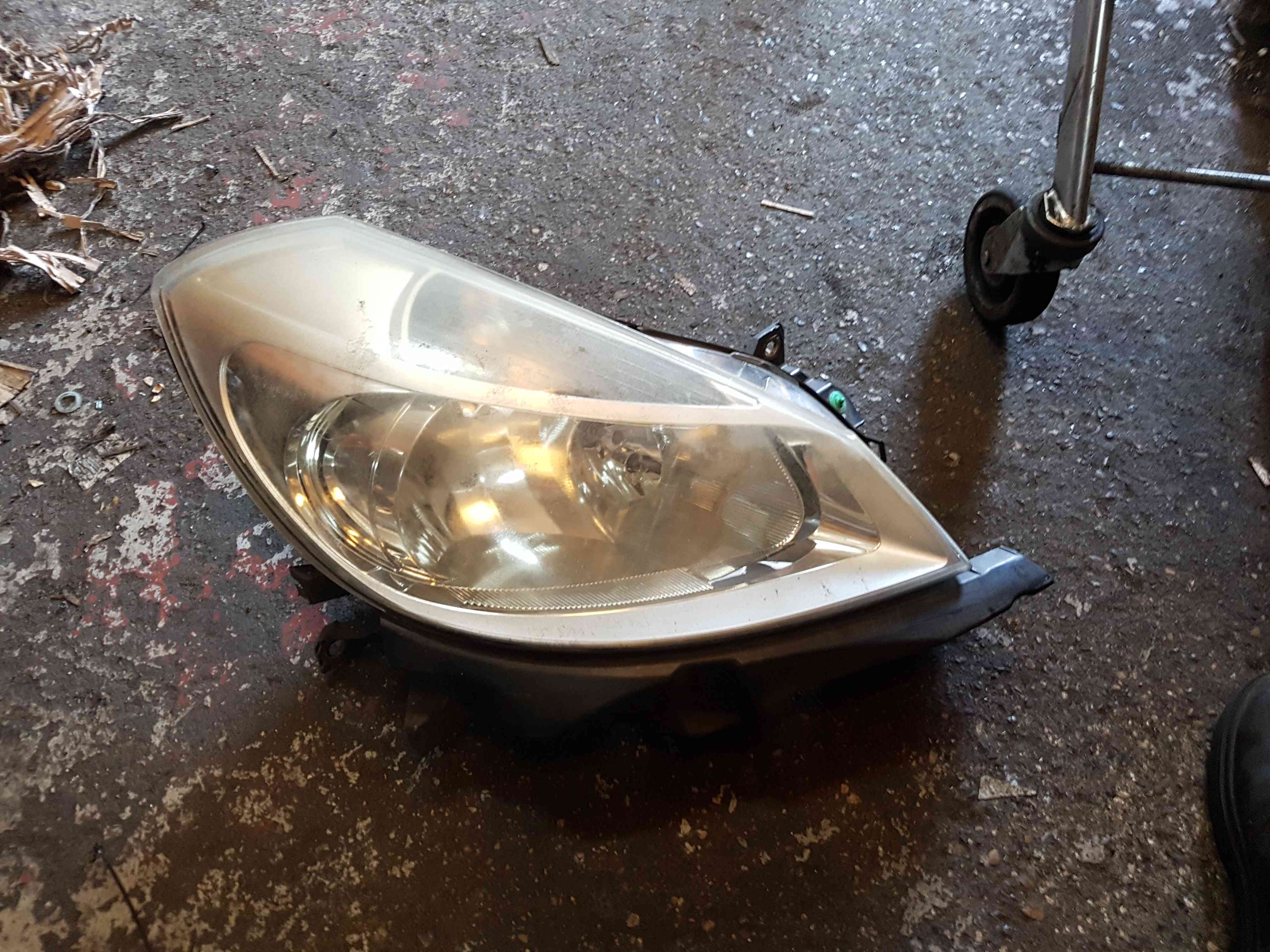 Thumb 2 Renault Clio MK3 2005-2009 Drivers OSF Front Head Lamp Headlight Chrome Cloudy