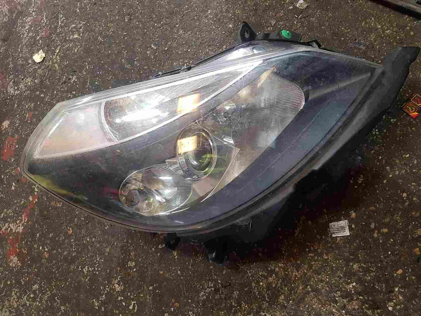 Renault Clio MK3 2005-2009 Drivers OSF Front Headlight Black Backing 8200689299