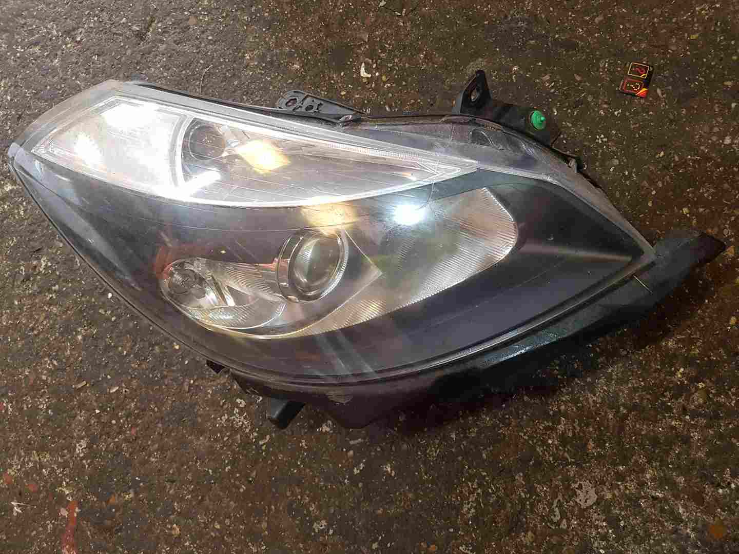 Thumb 5 Renault Clio MK3 2005-2009 Drivers OSF Front Headlight Black Backing 8200689299