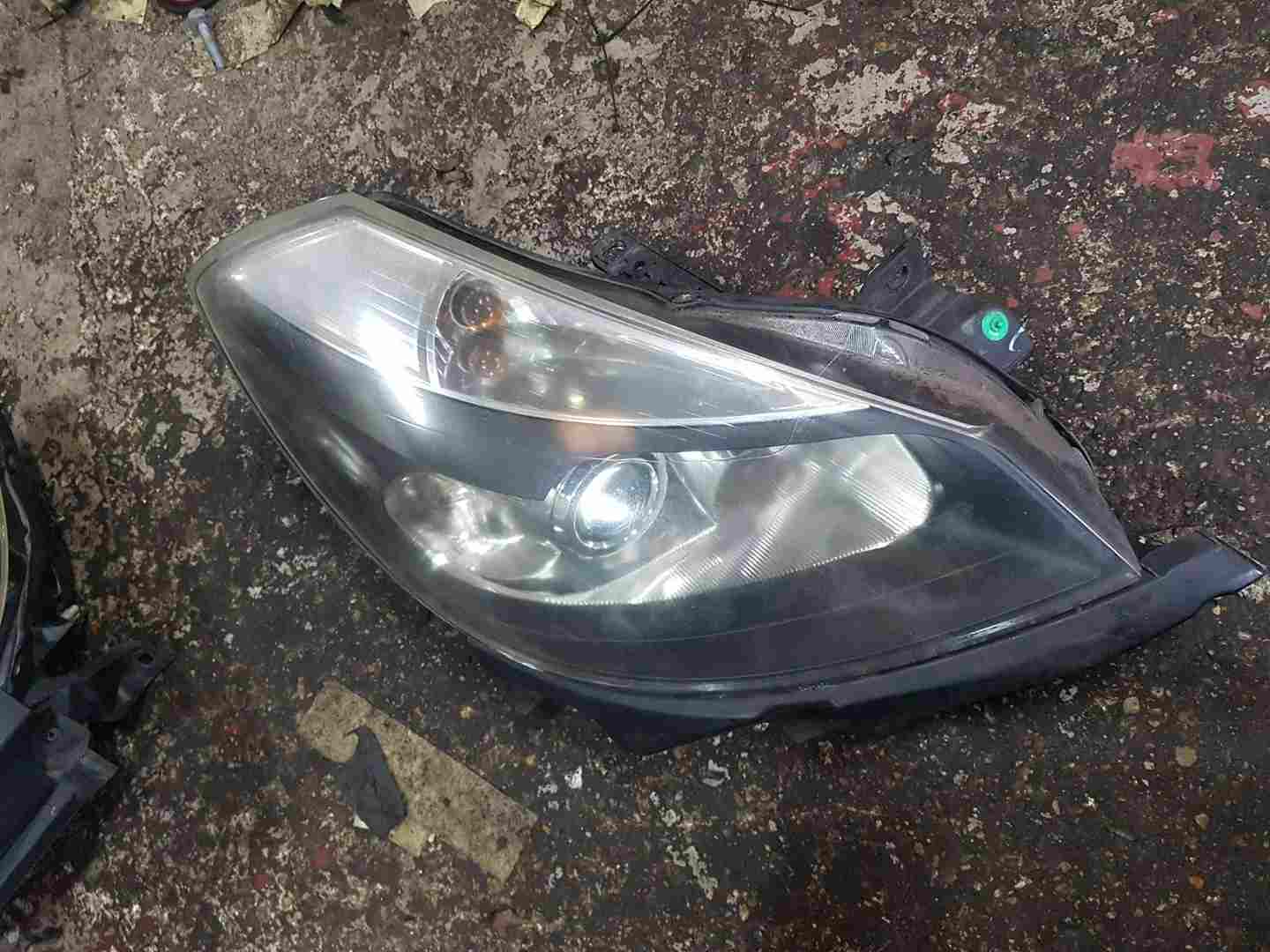 Thumb 5 Renault Clio MK3 2005-2009 Drivers OSF Front Headlight Black Backing Cloudy