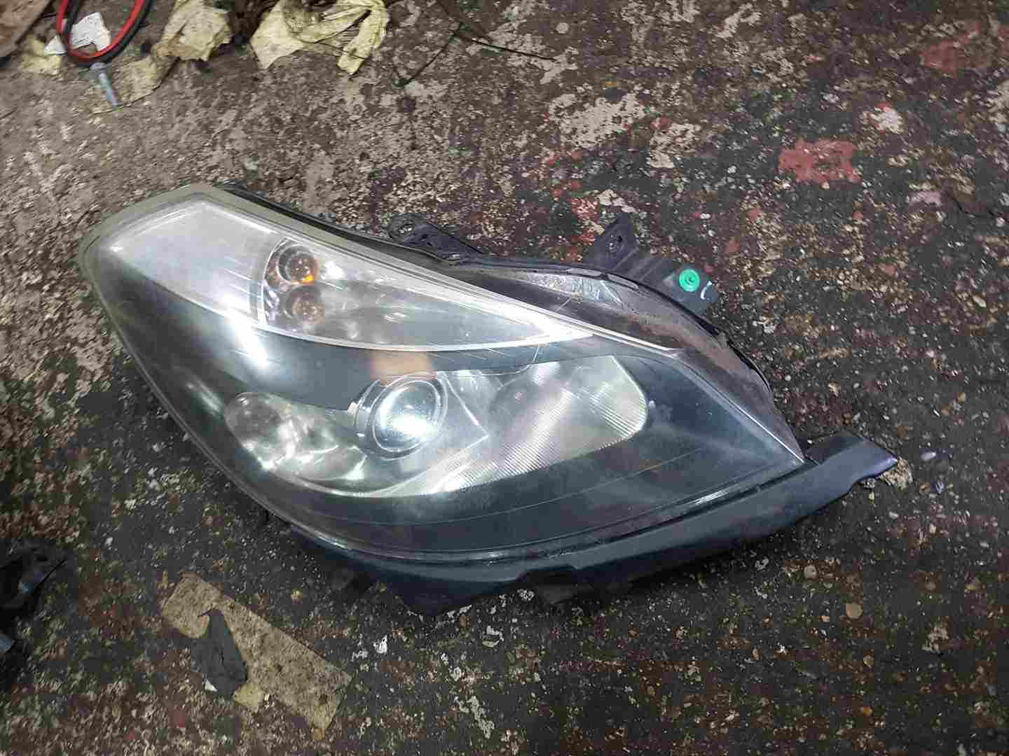 Thumb 6 Renault Clio MK3 2005-2009 Drivers OSF Front Headlight Black Backing Cloudy