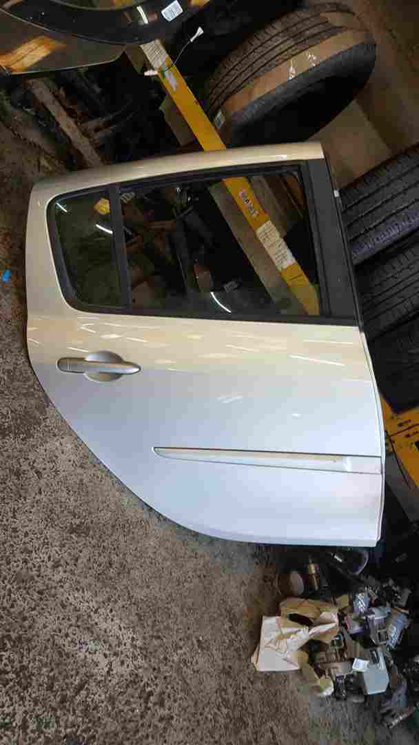 Thumb 3 Renault Clio MK3 2005-2009 Drivers OSR Rear Door Silver Ted69
