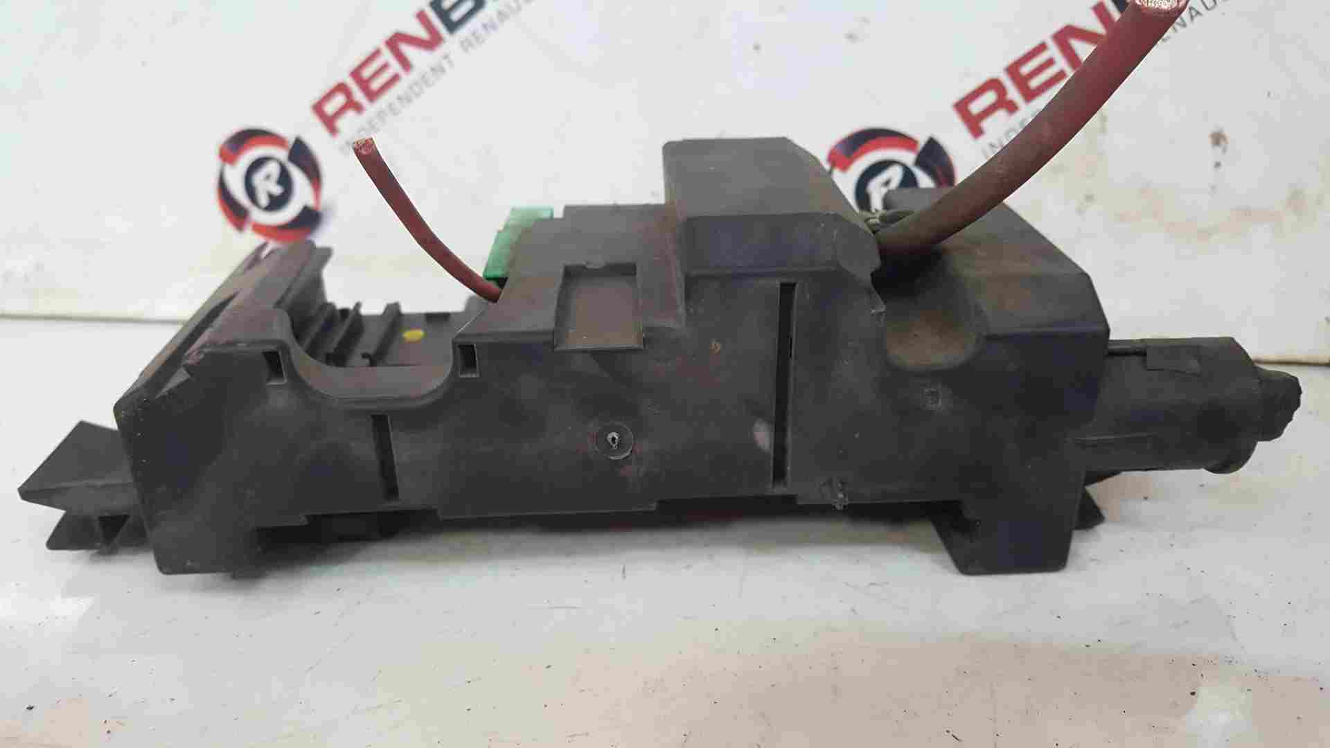 Thumb 11 Renault Clio MK3 2005-2009 Engine Battery Fuse BOX + Cover