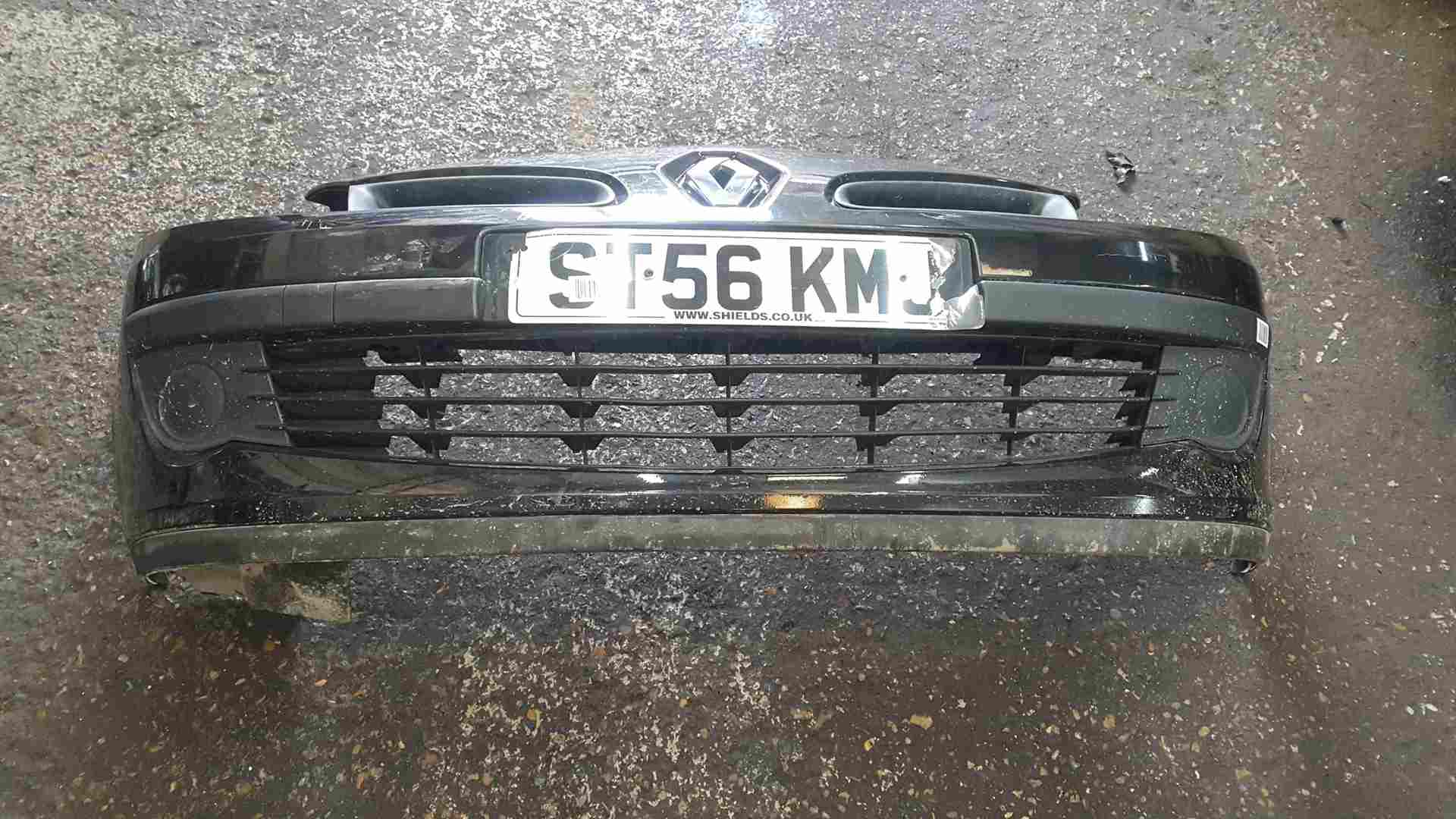 Renault Clio MK3 2005-2009 Front Bumper Black 676 185