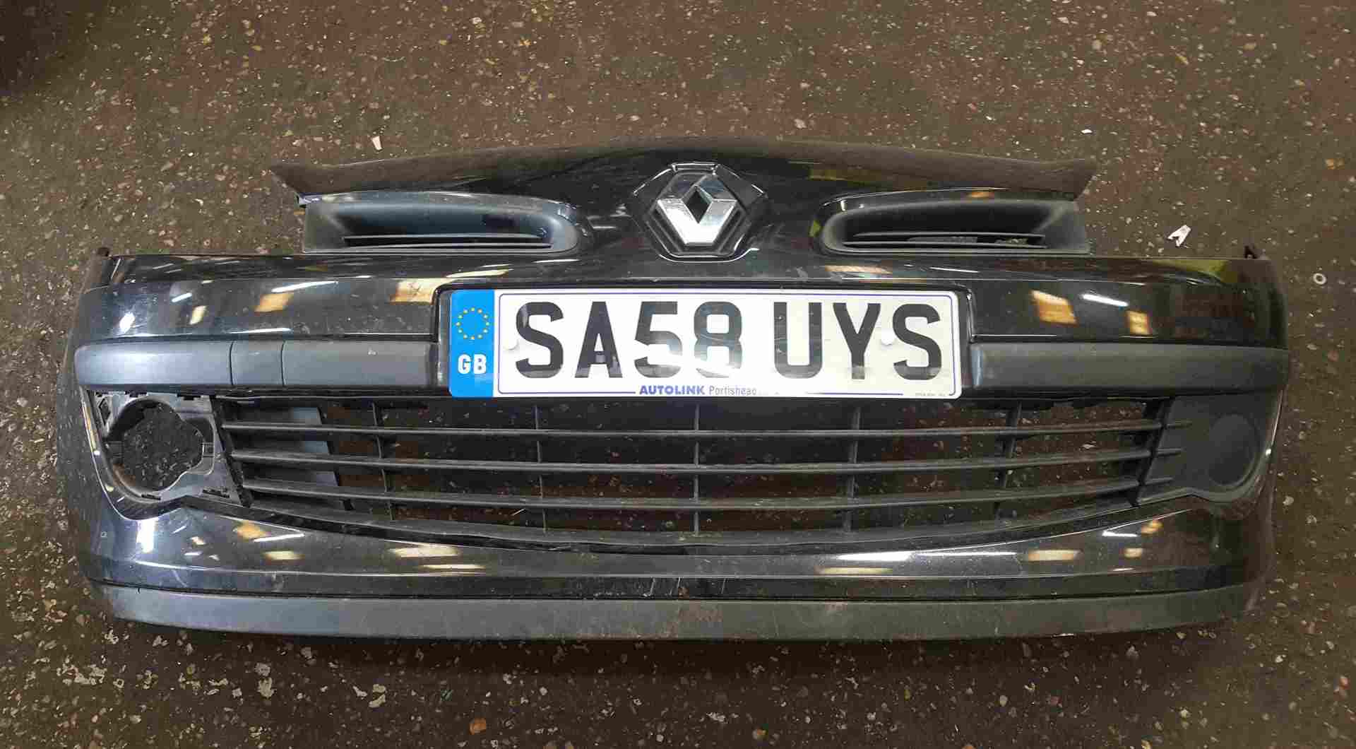 Renault Clio MK3 2005-2009 Front Bumper Black 676 185