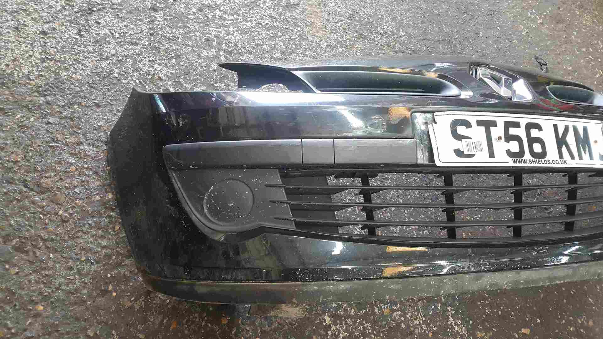 Thumb 6 Renault Clio MK3 2005-2009 Front Bumper Black 676 185
