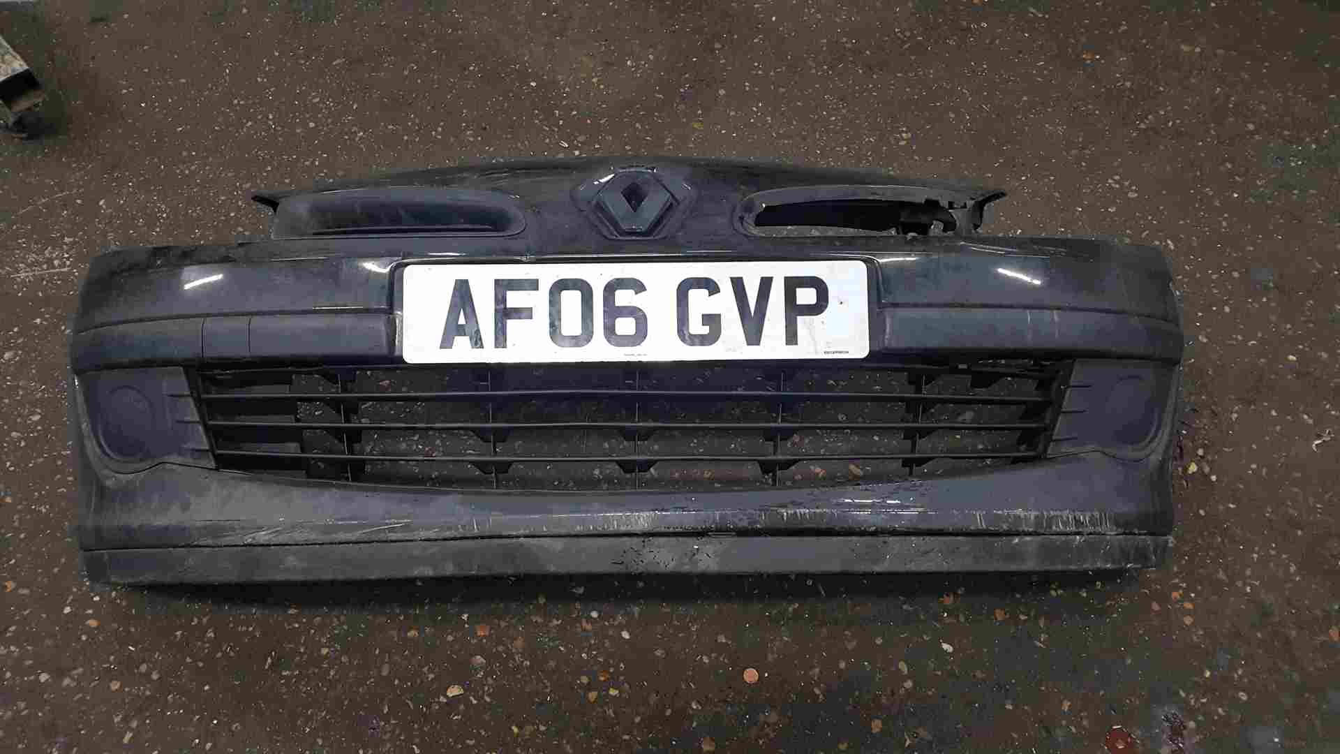 Renault Clio MK3 2005-2009 Front Bumper Black 676 185 Type