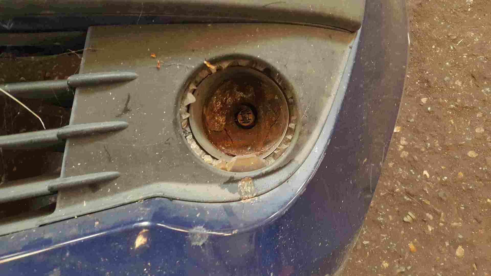 Thumb 2 Renault Clio MK3 2005-2009 Front Bumper Blue OV460 185