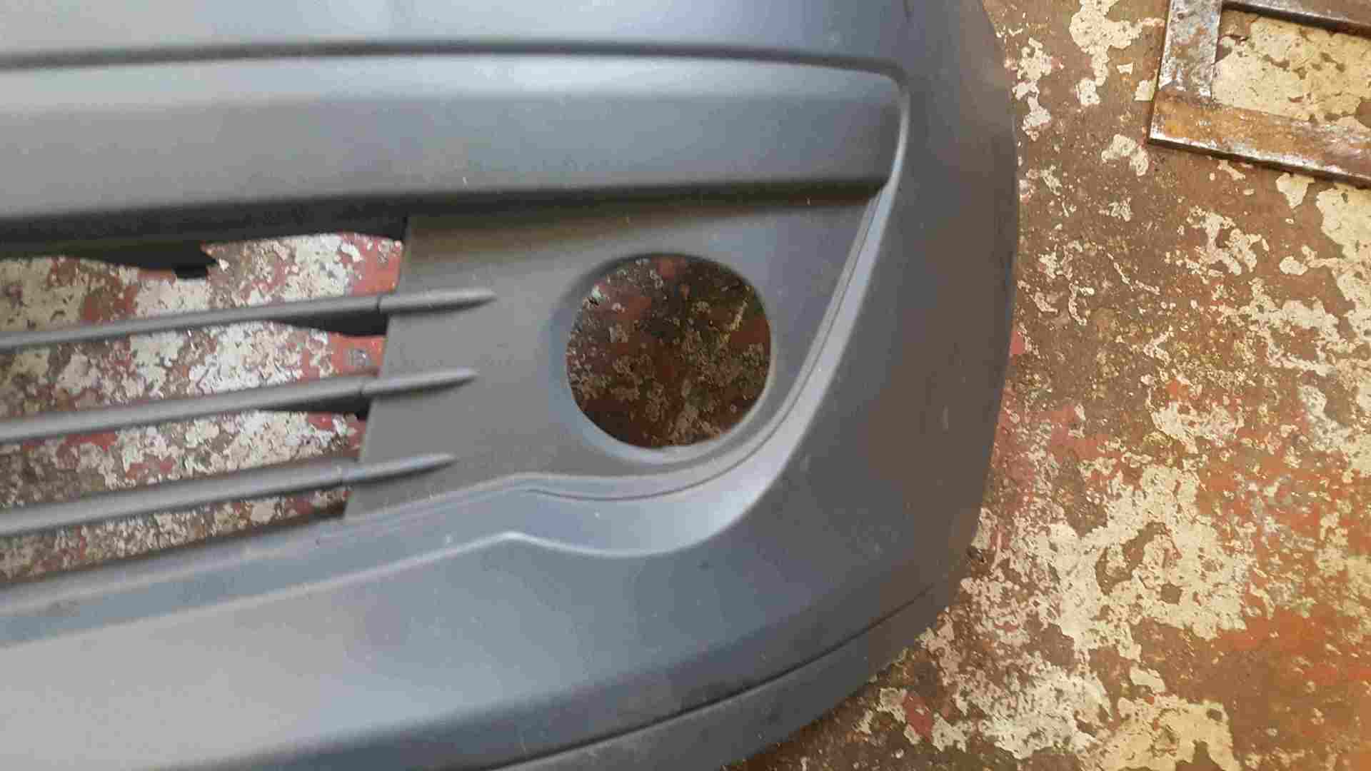 Thumb 3 Renault Clio MK3 2005-2009 Front Bumper Plain Black Primered 185