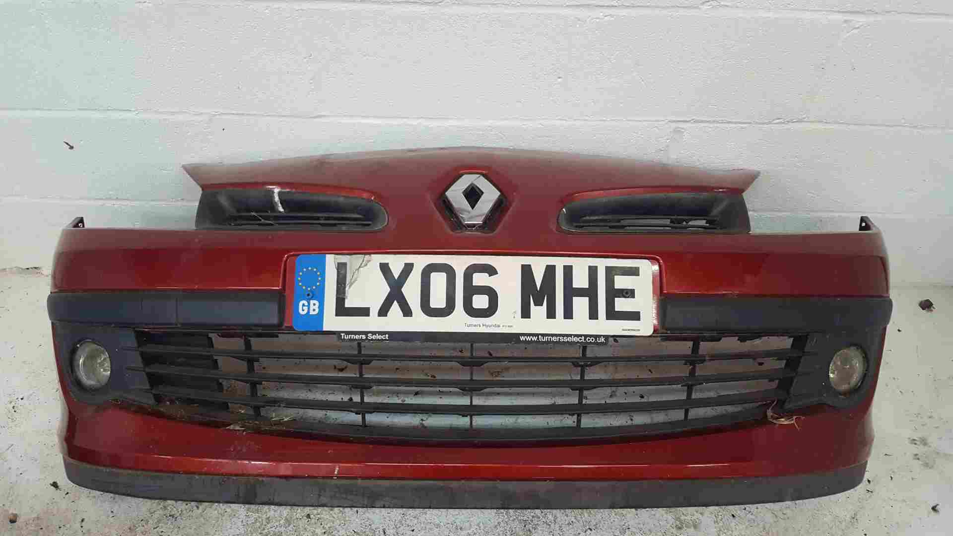 Renault Clio MK3 2005-2009 Front Bumper RED Complete Teb76 185