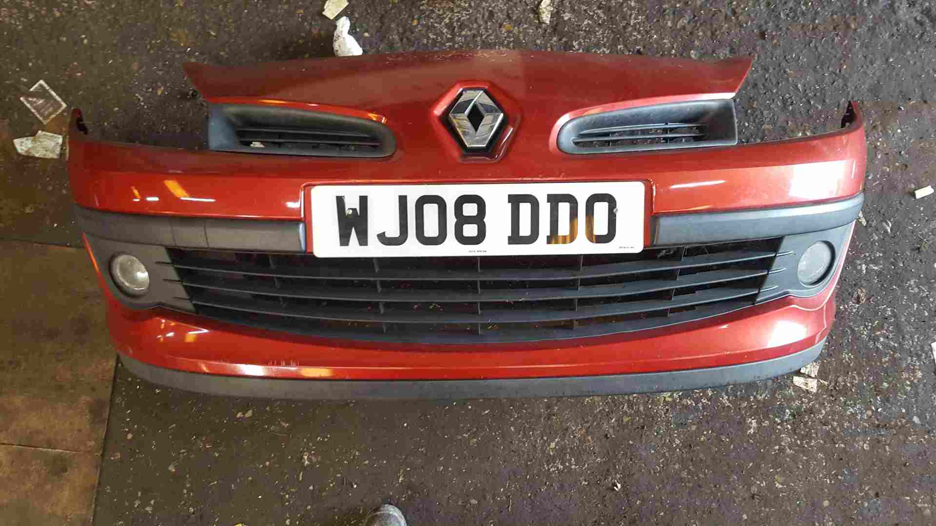Renault Clio MK3 2005-2009 Front Bumper RED Complete Teb76 185