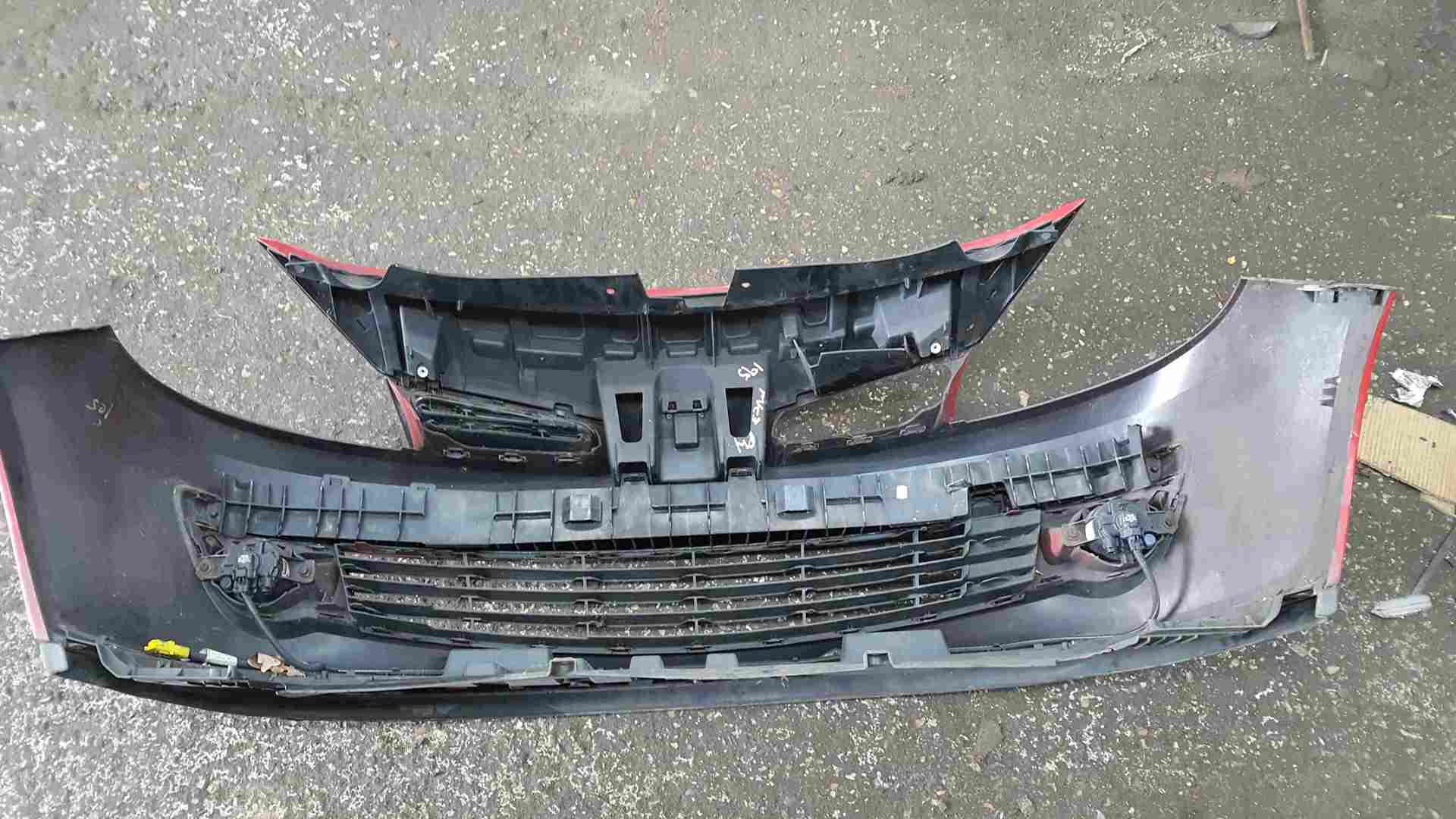 Thumb 2 Renault Clio MK3 2005-2009 Front Bumper Red OV727 195