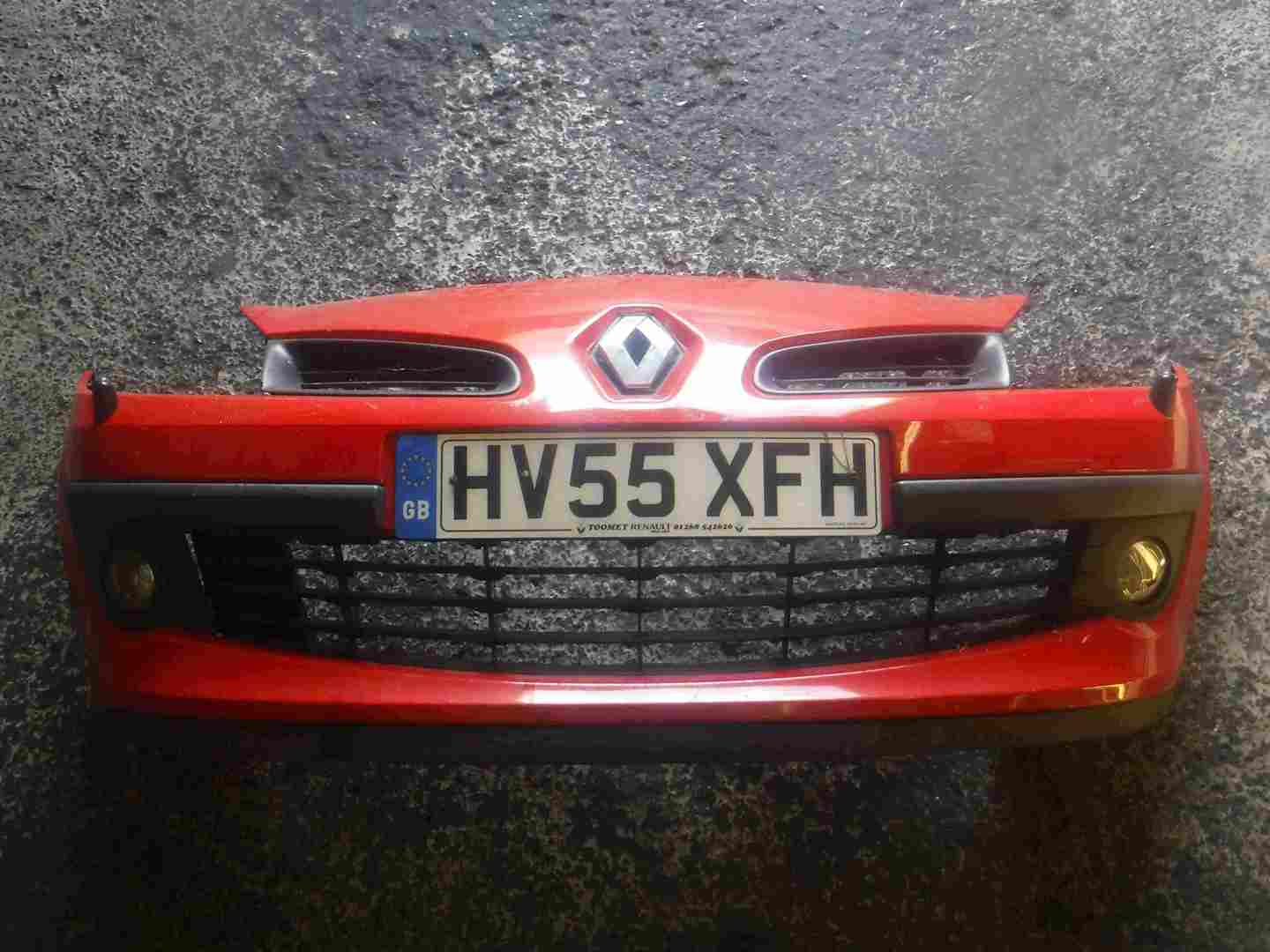 Renault Clio MK3 2005-2009 Front Bumper Red TED75 195