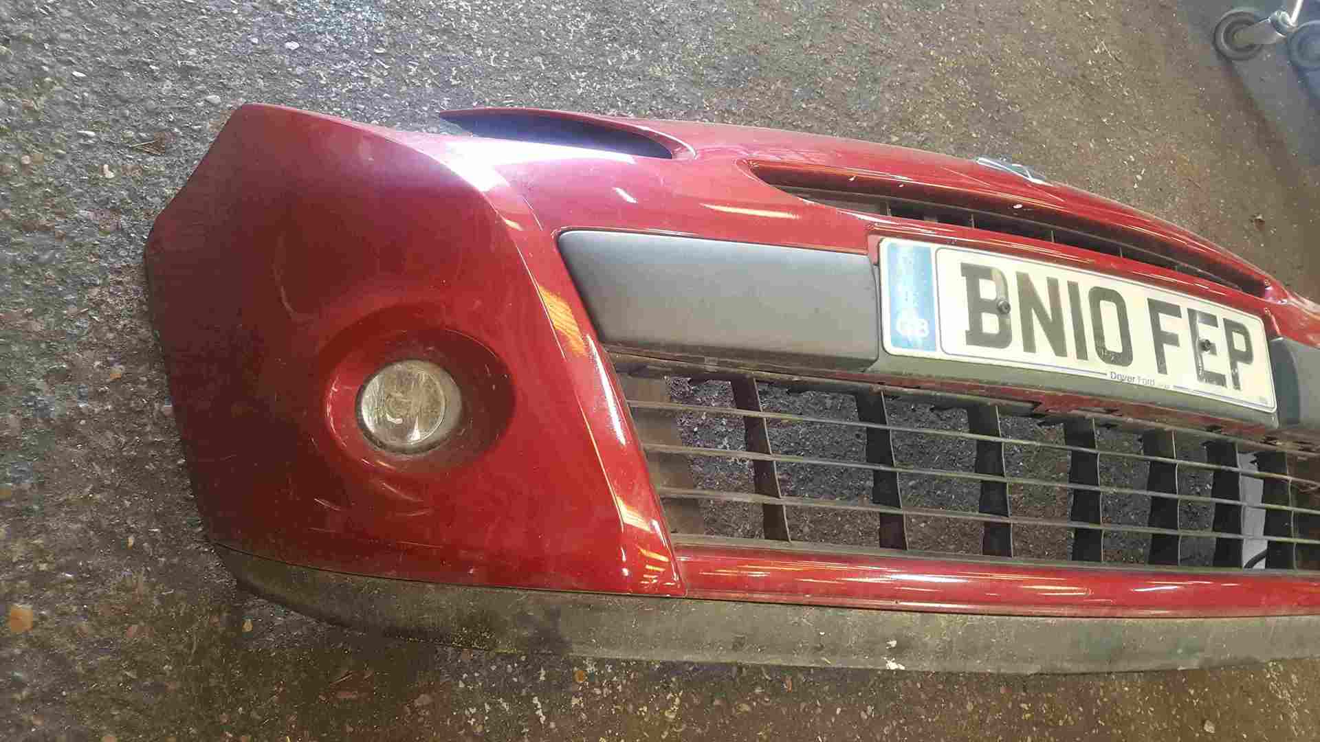 Thumb 2 Renault Clio MK3 2009-2012 Front Bumper Red TENNJ 185 Inch Wheels