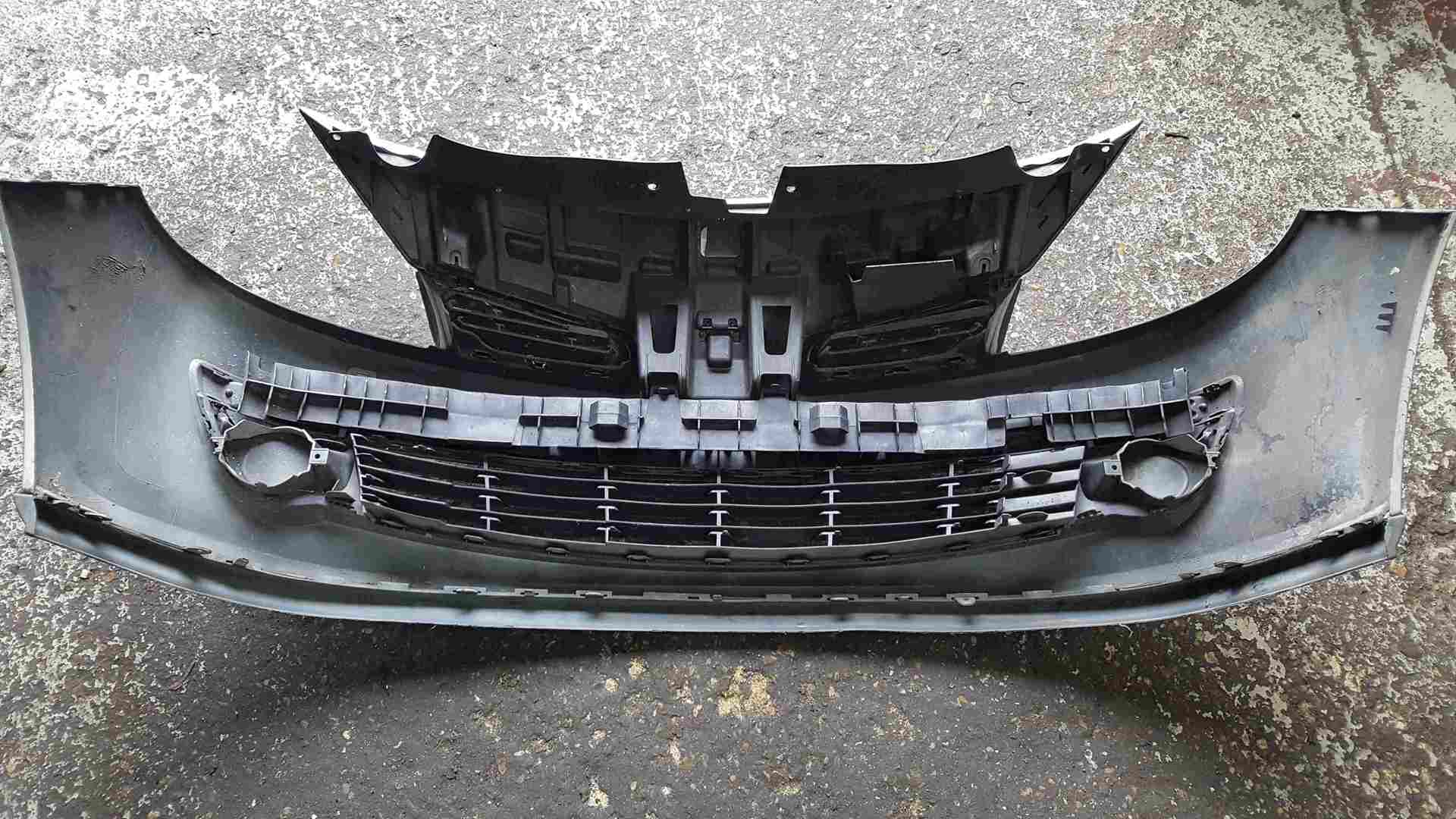 Thumb 2 Renault Clio MK3 2005-2009 Front Bumper Silver TED69 185