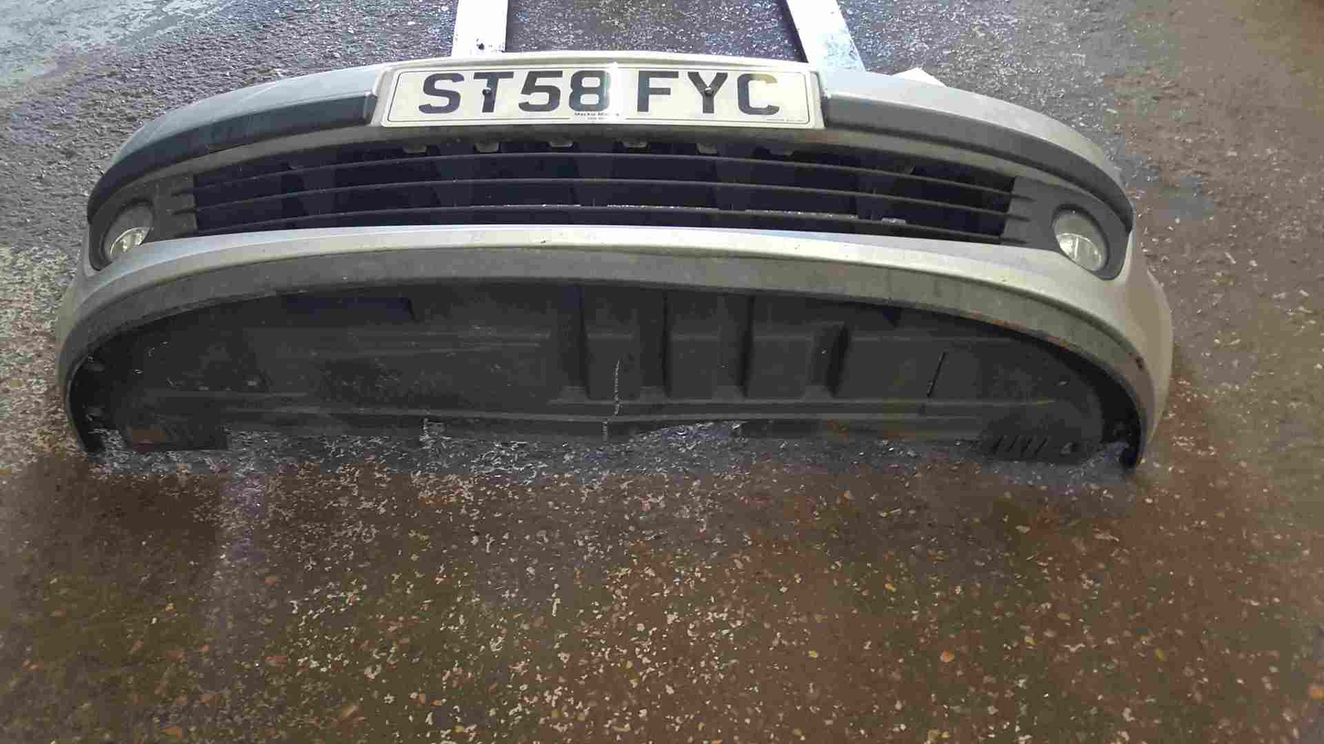 Thumb 5 Renault Clio MK3 2005-2009 Front Bumper Silver TED69 195