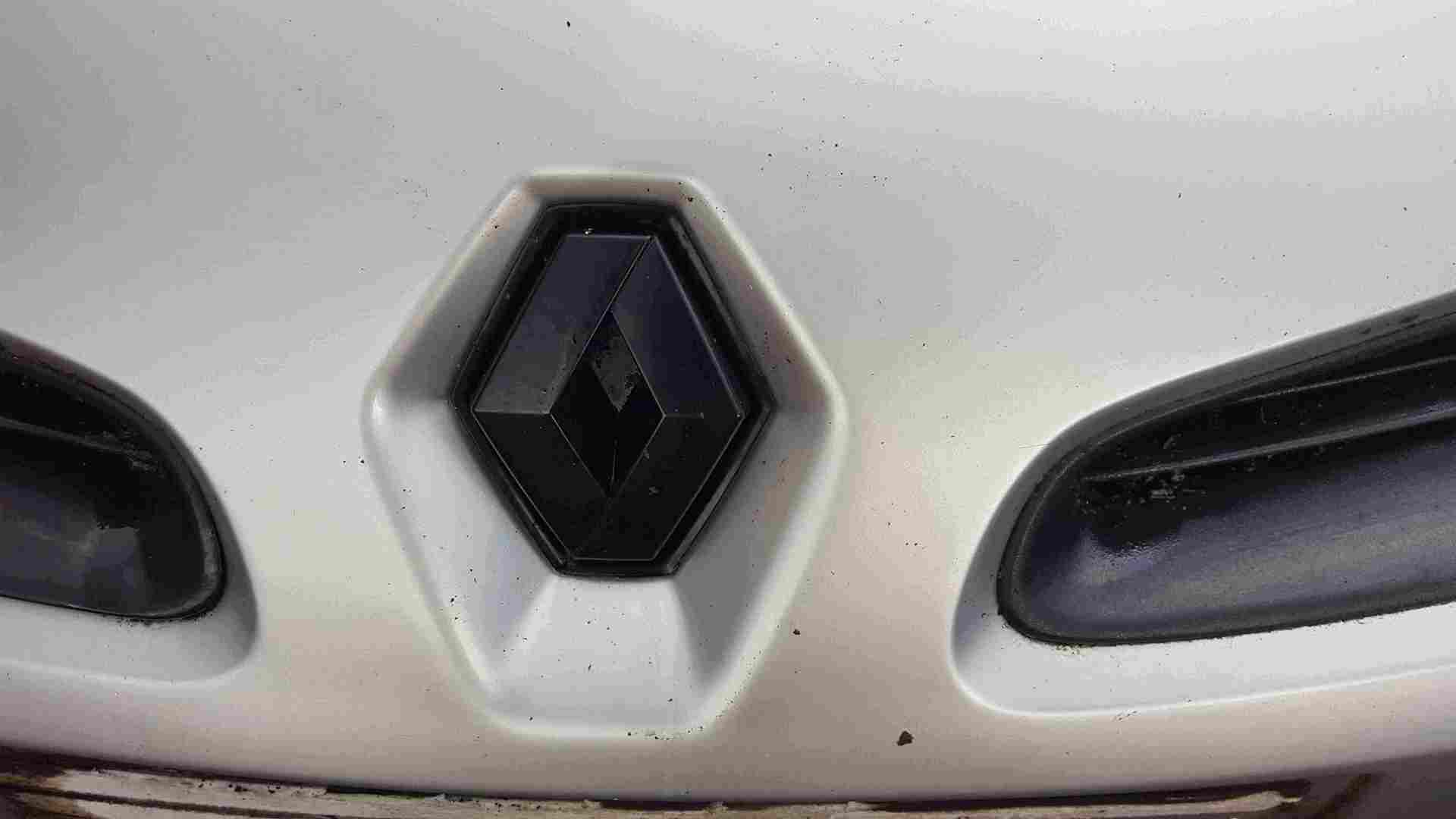 Thumb 3 Renault Clio MK3 2005-2009 Front Bumper Silver TED69 195