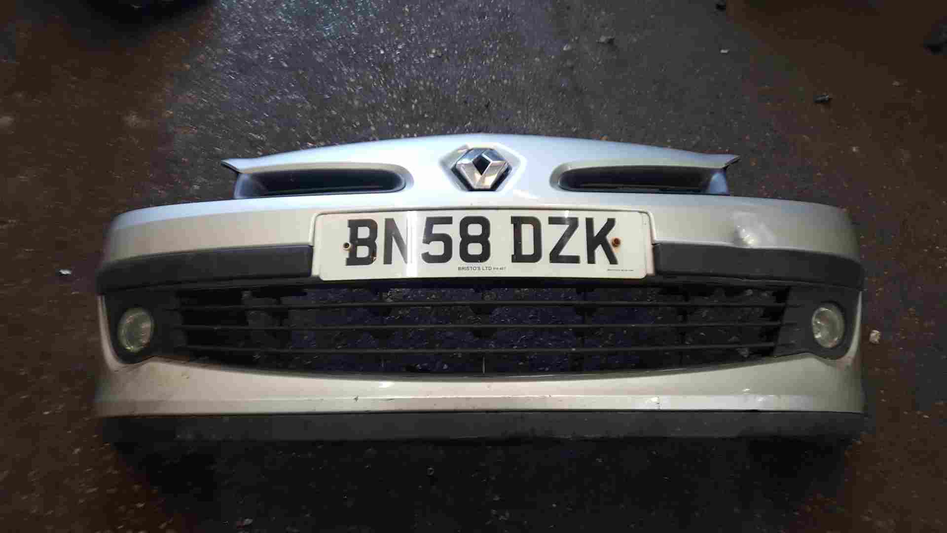 Renault Clio MK3 2005-2009 Front Bumper Silver Ted69 185 Grade b