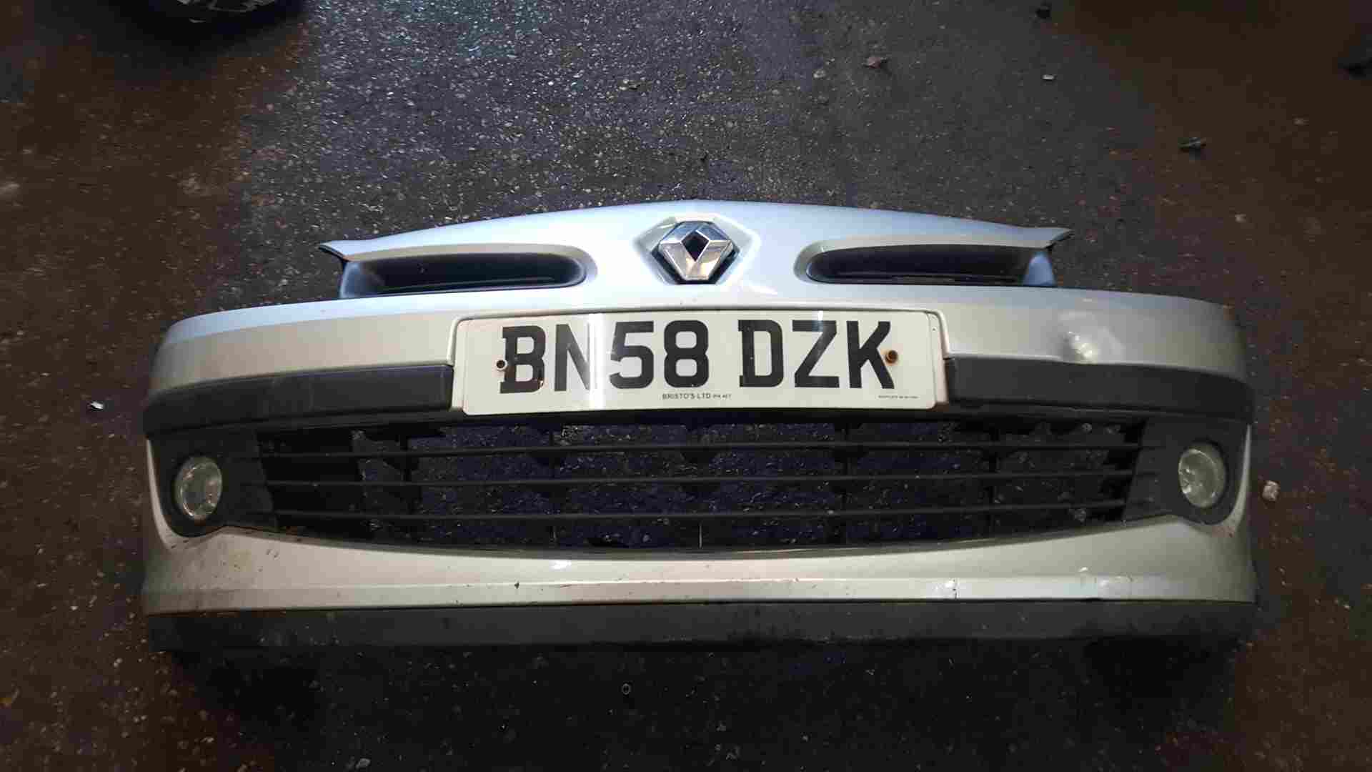 Thumb 2 Renault Clio MK3 2005-2009 Front Bumper Silver Ted69 185 Grade b