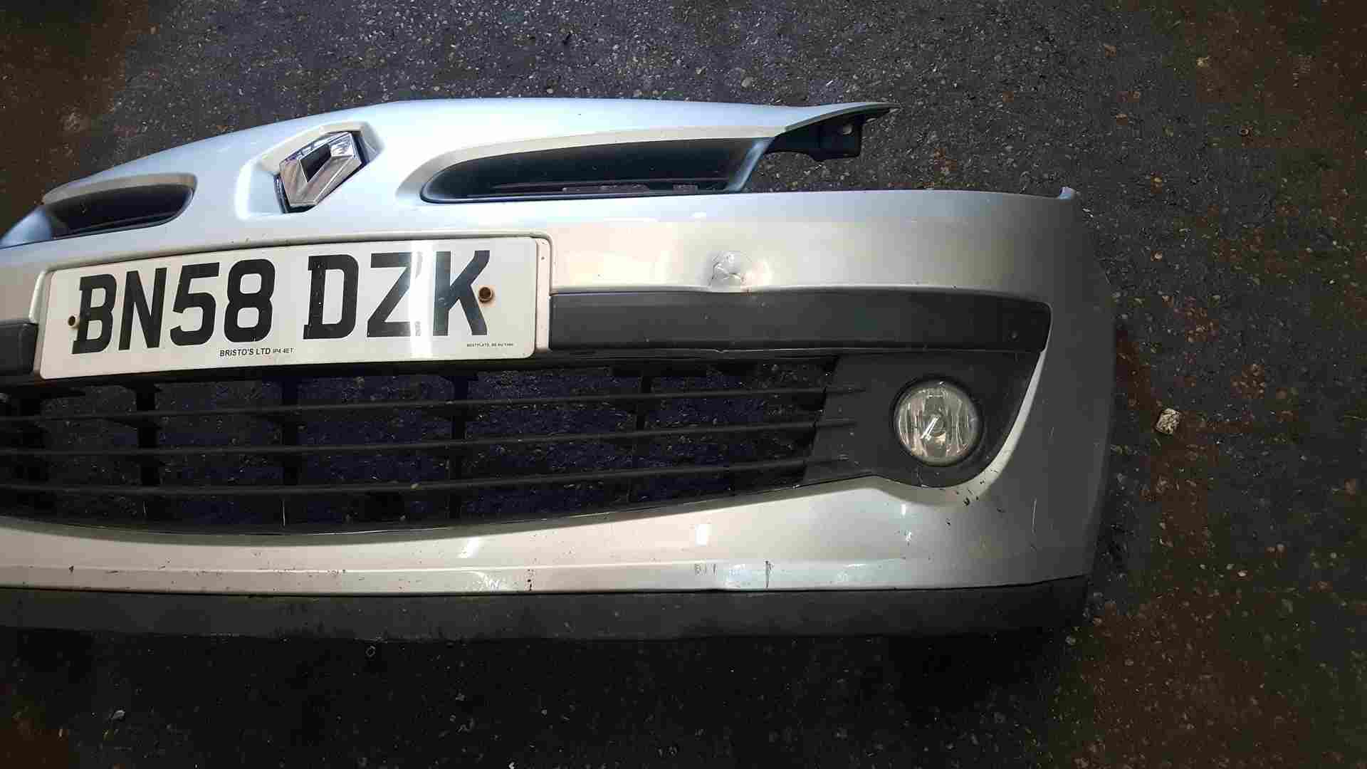 Thumb 3 Renault Clio MK3 2005-2009 Front Bumper Silver Ted69 185 Grade b