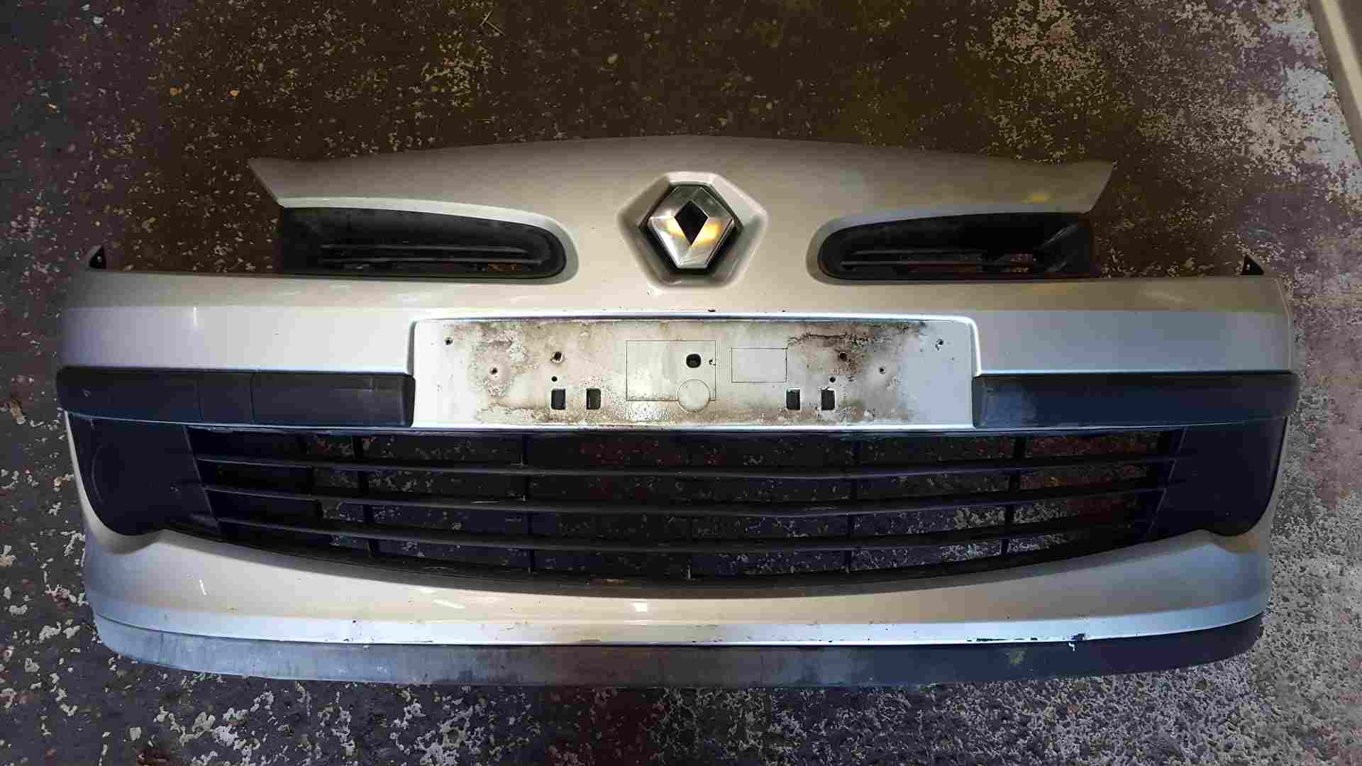 Renault Clio MK3 2005-2009 Front Bumper Silver Ted69 185 no fogs some damage