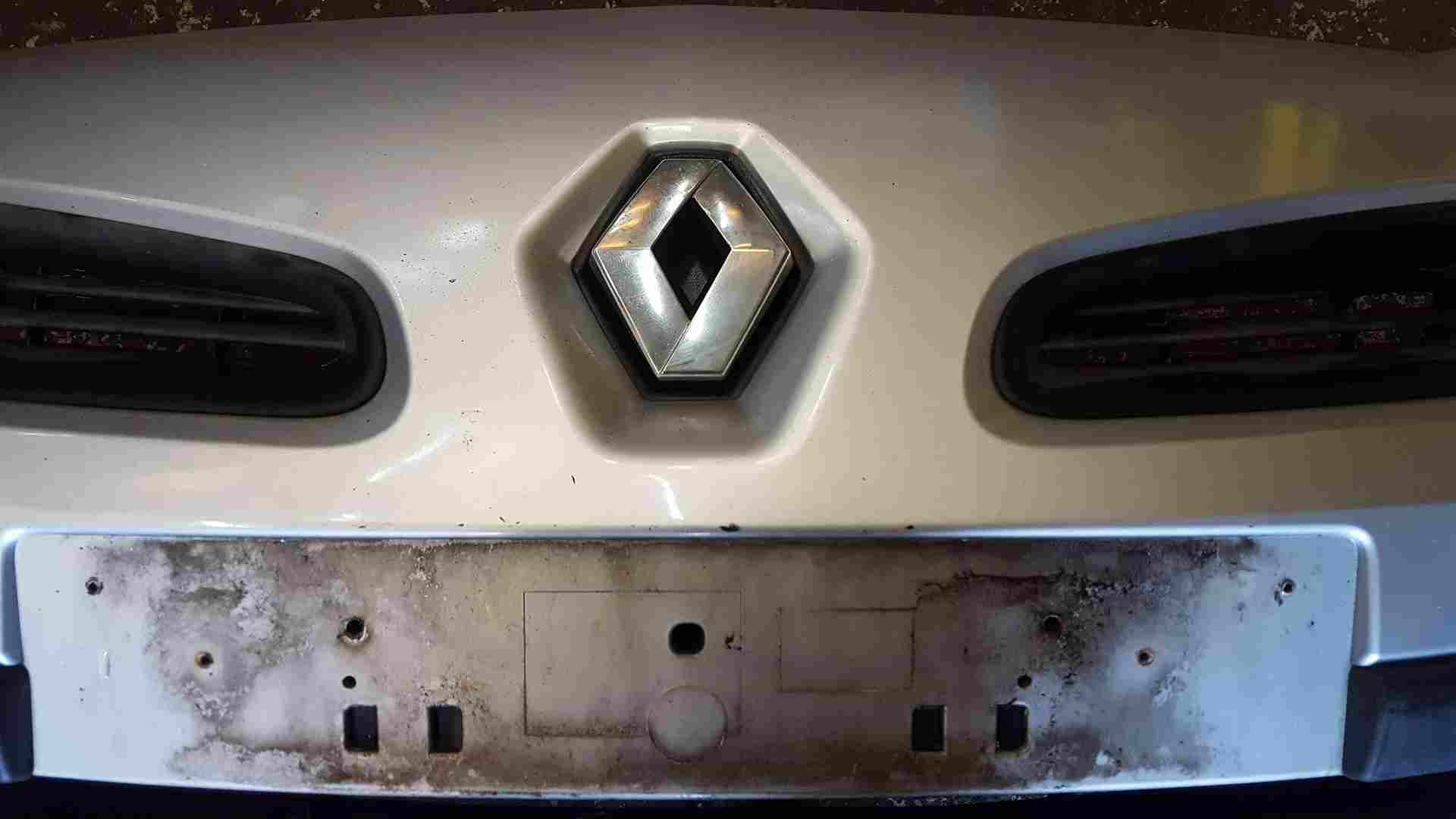 Thumb 6 Renault Clio MK3 2005-2009 Front Bumper Silver Ted69 185 no fogs some damage