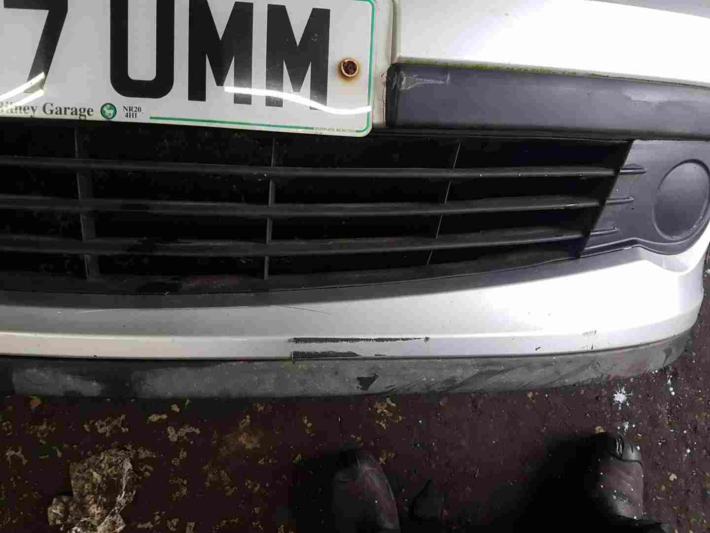 Thumb 5 Renault Clio MK3 2005-2009 Front Bumper Silver Ted69 185