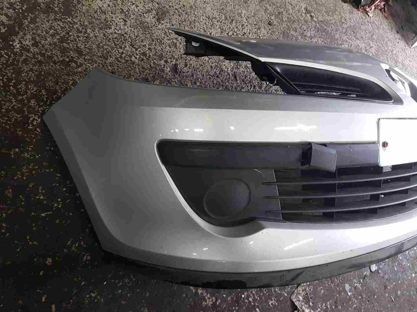 Thumb 3 Renault Clio MK3 2005-2009 Front Bumper Silver Ted69 185