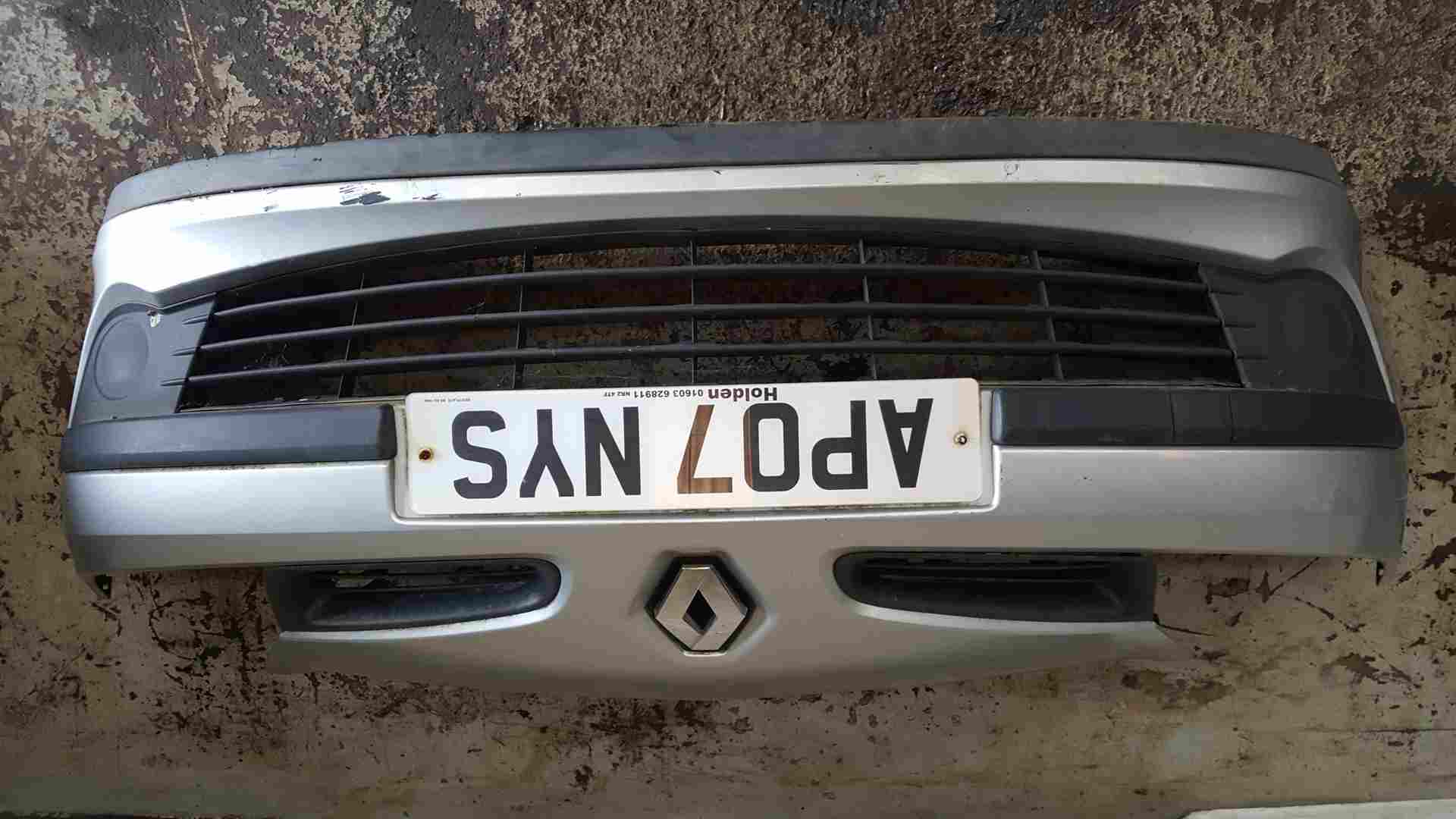 Thumb 2 Renault Clio MK3 2005-2009 Front Bumper Silver Ted69 185 Laquer Peel 