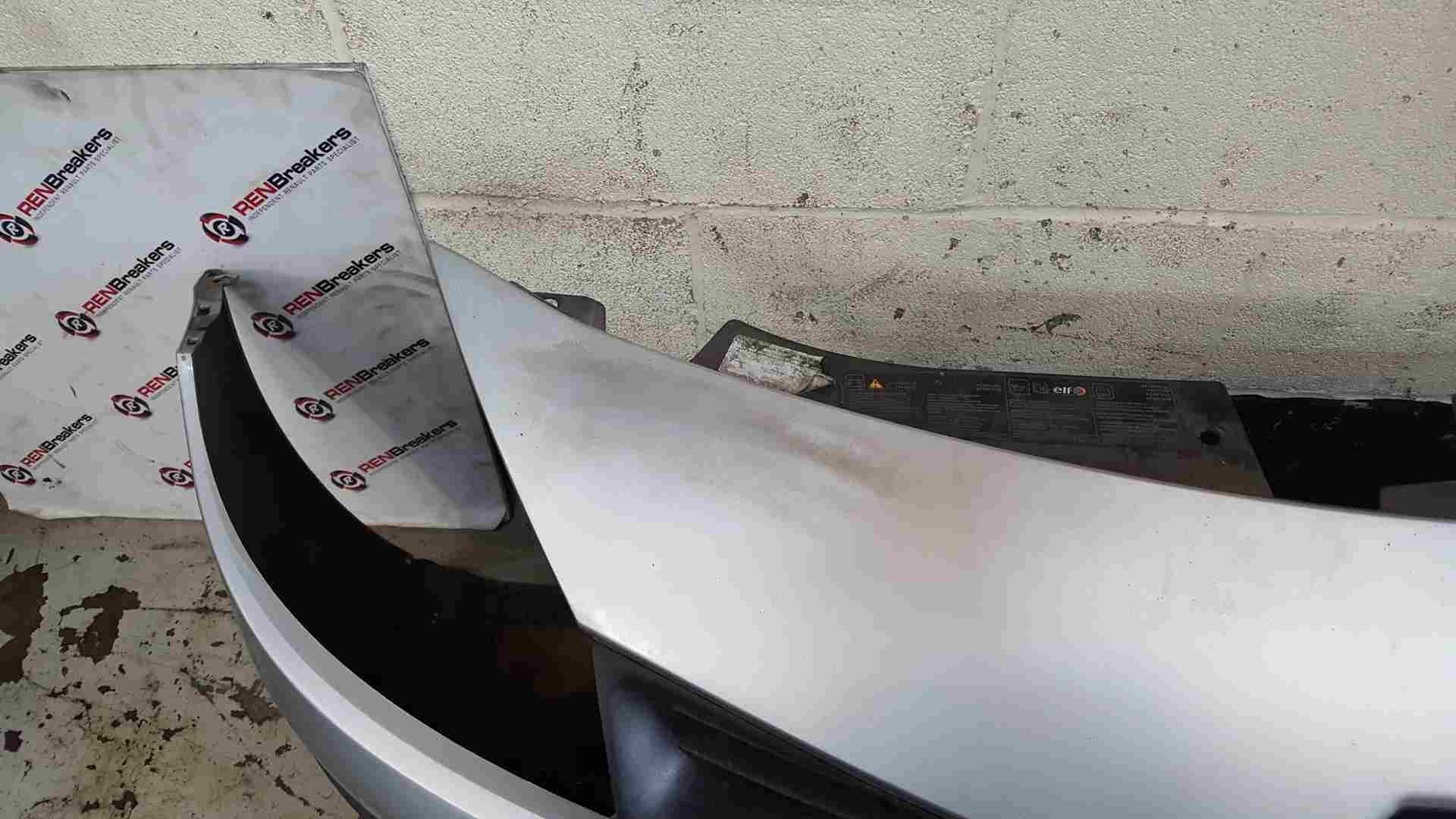 Thumb 5 Renault Clio MK3 2005-2009 Front Bumper Silver Ted69 185 Laquer Peel 