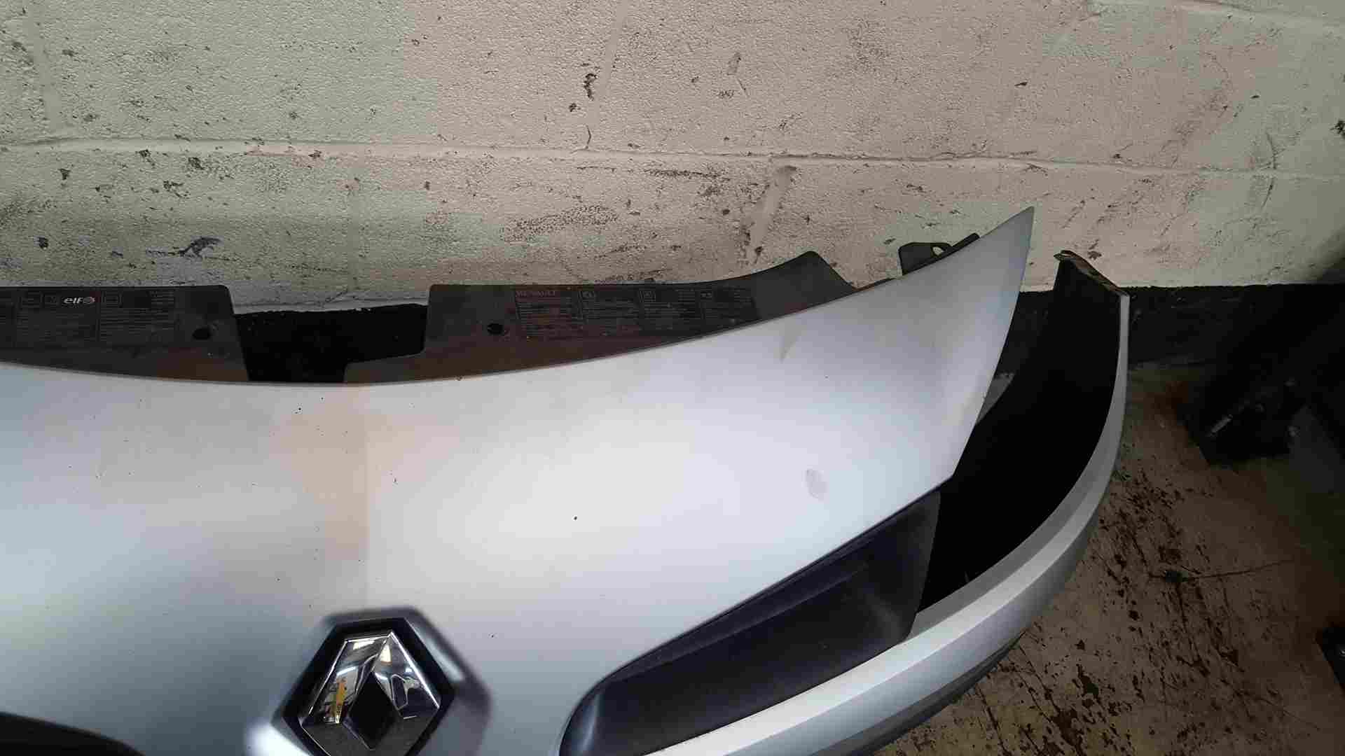 Thumb 6 Renault Clio MK3 2005-2009 Front Bumper Silver Ted69 185 Laquer Peel 