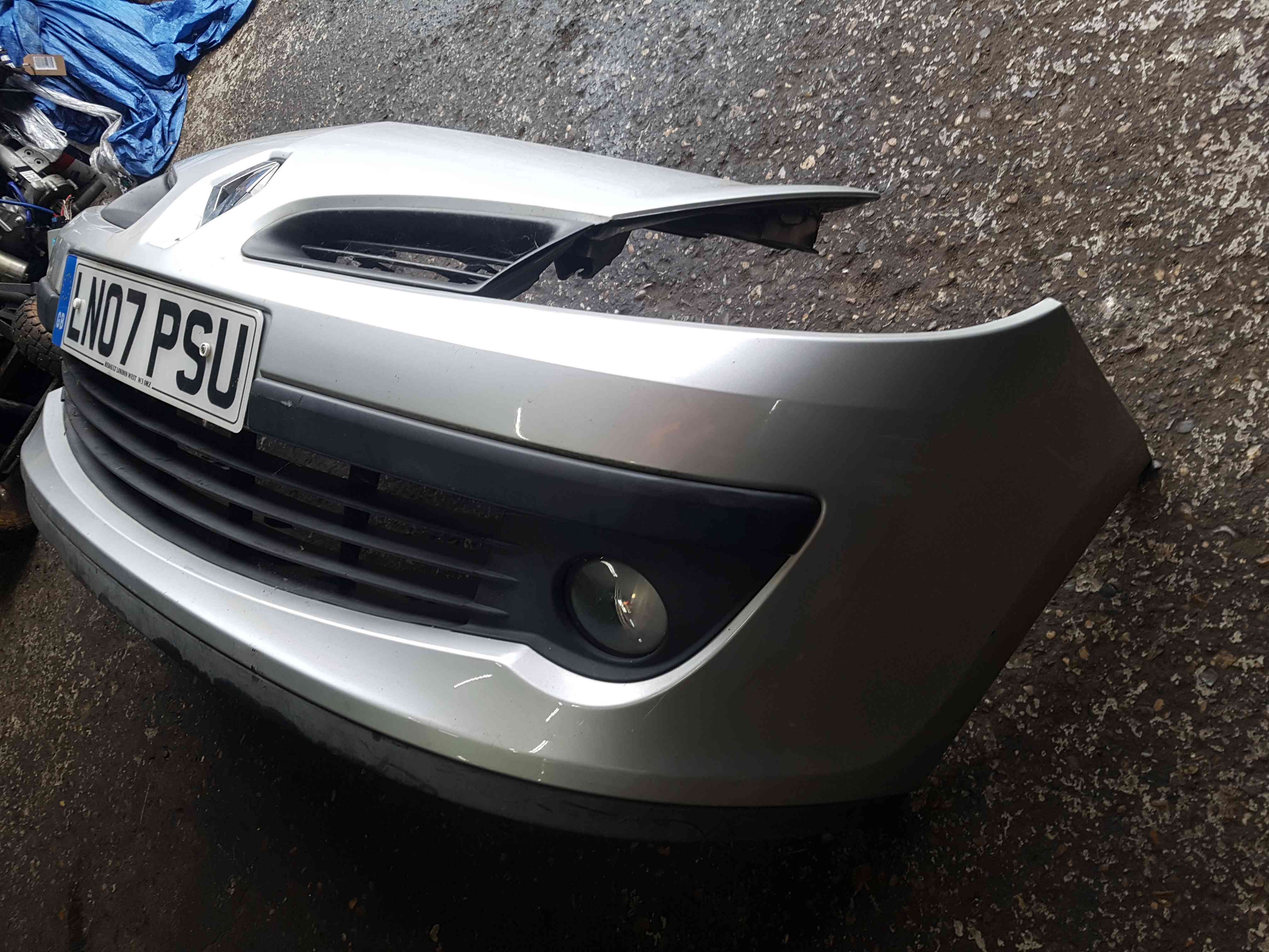 Thumb 4 Renault Clio MK3 2005-2009 Front Bumper Silver Ted69 185