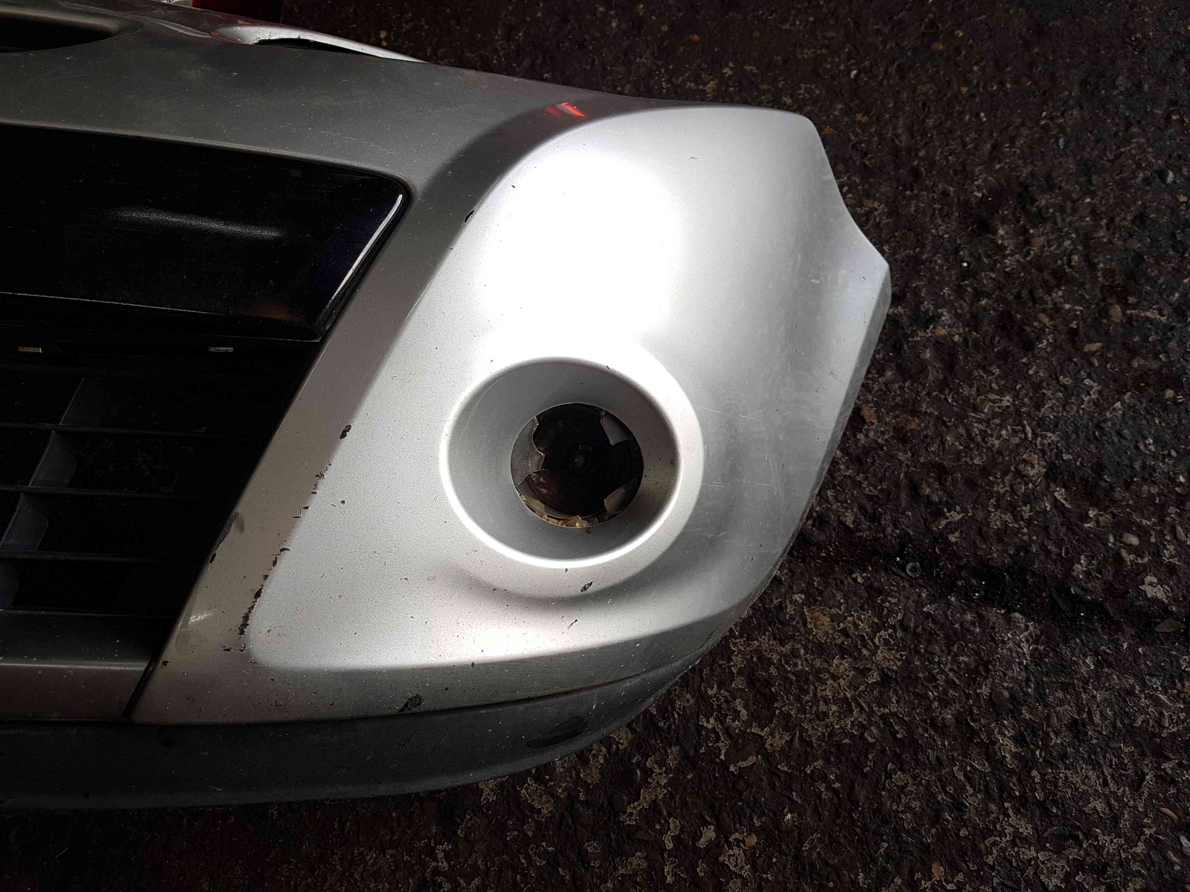 Thumb 3 Renault Clio MK3 2005-2009 Front Bumper Silver Ted69 195 Type