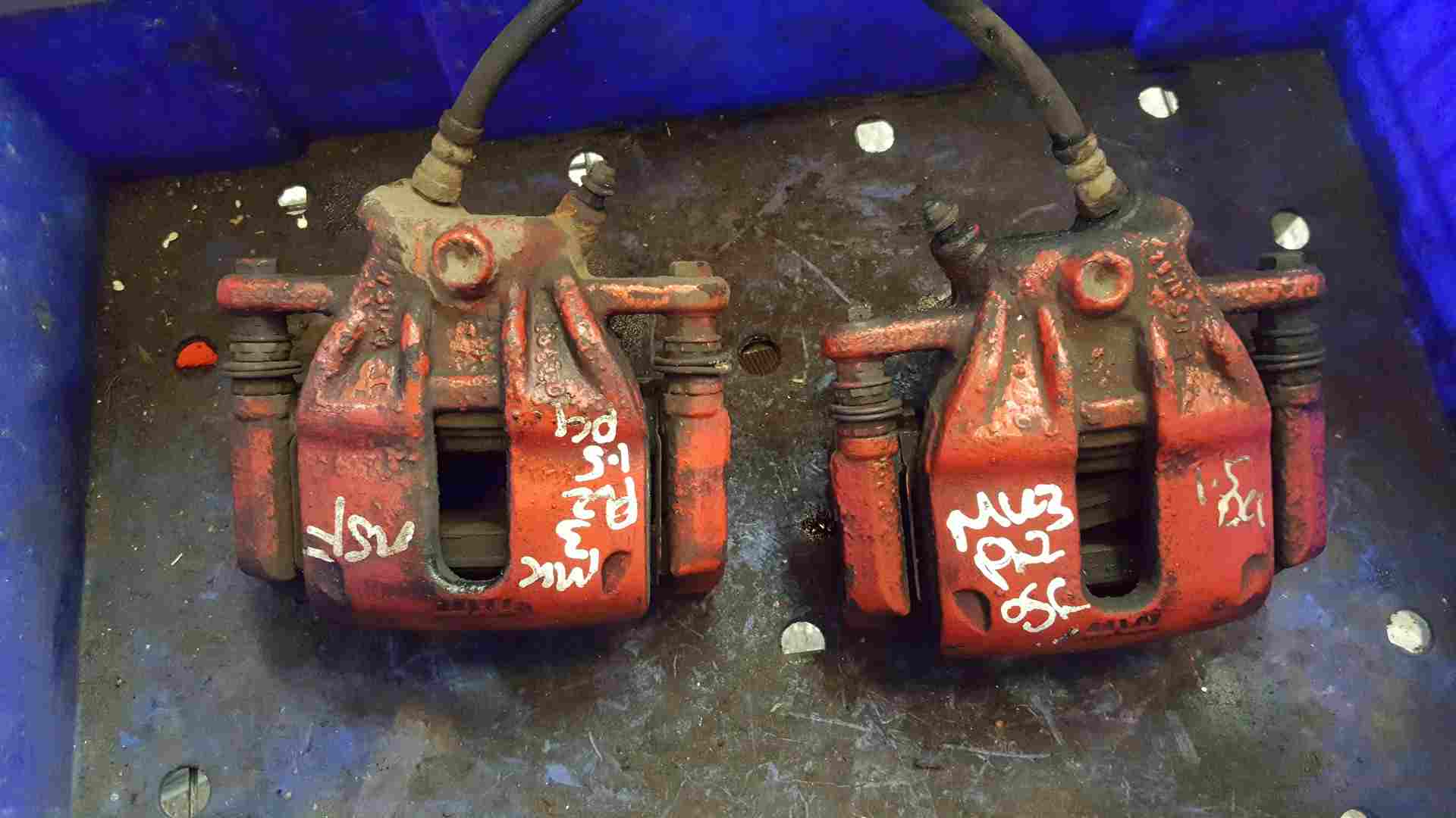 Renault Clio MK3 2005-2009 Front RED Painted Brake Calipers SET Pair OSF NSF