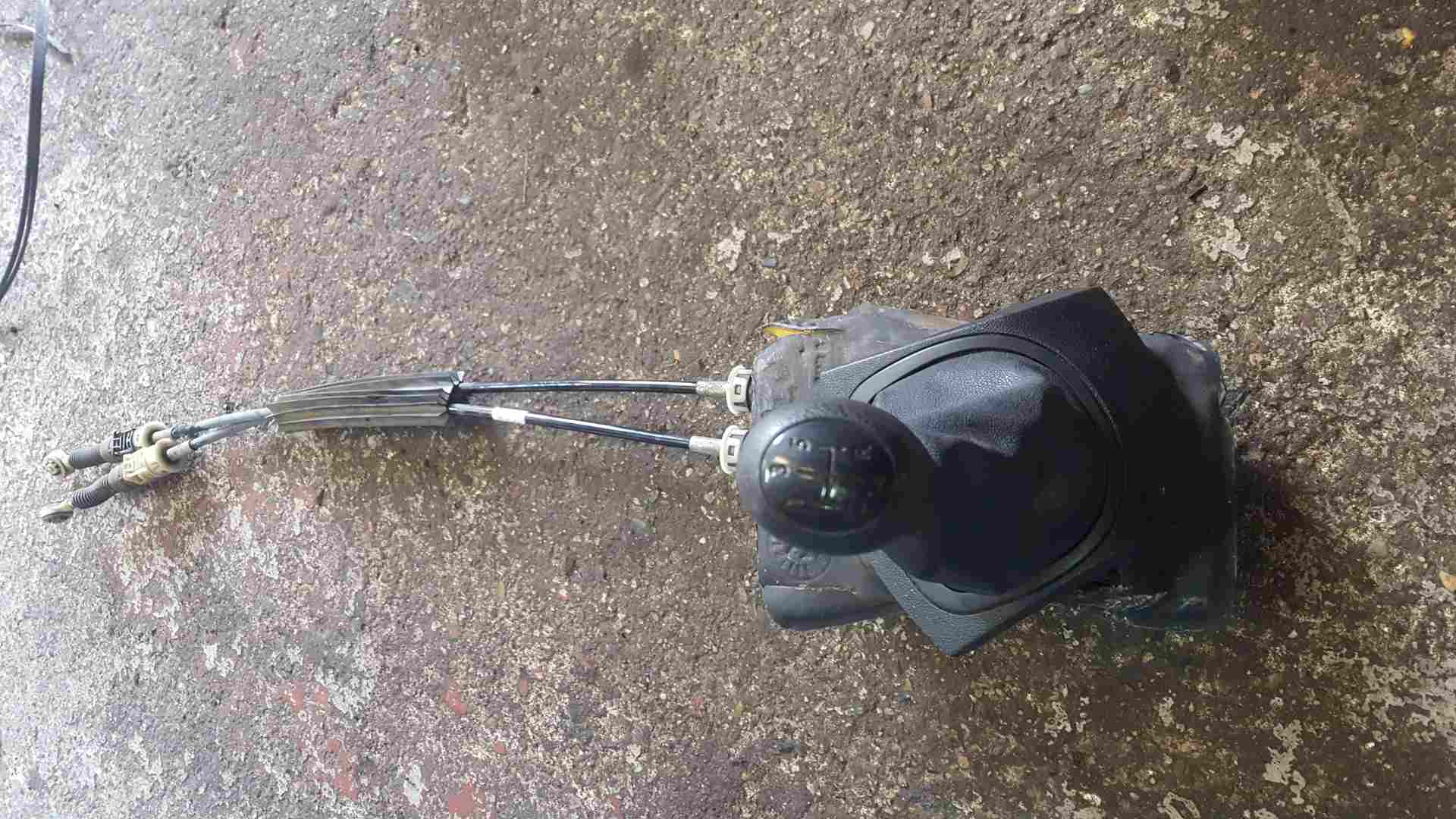 Renault Clio MK3 2005-2009 Gearstick Mechanism + Cables 8200755871 gaitor crack