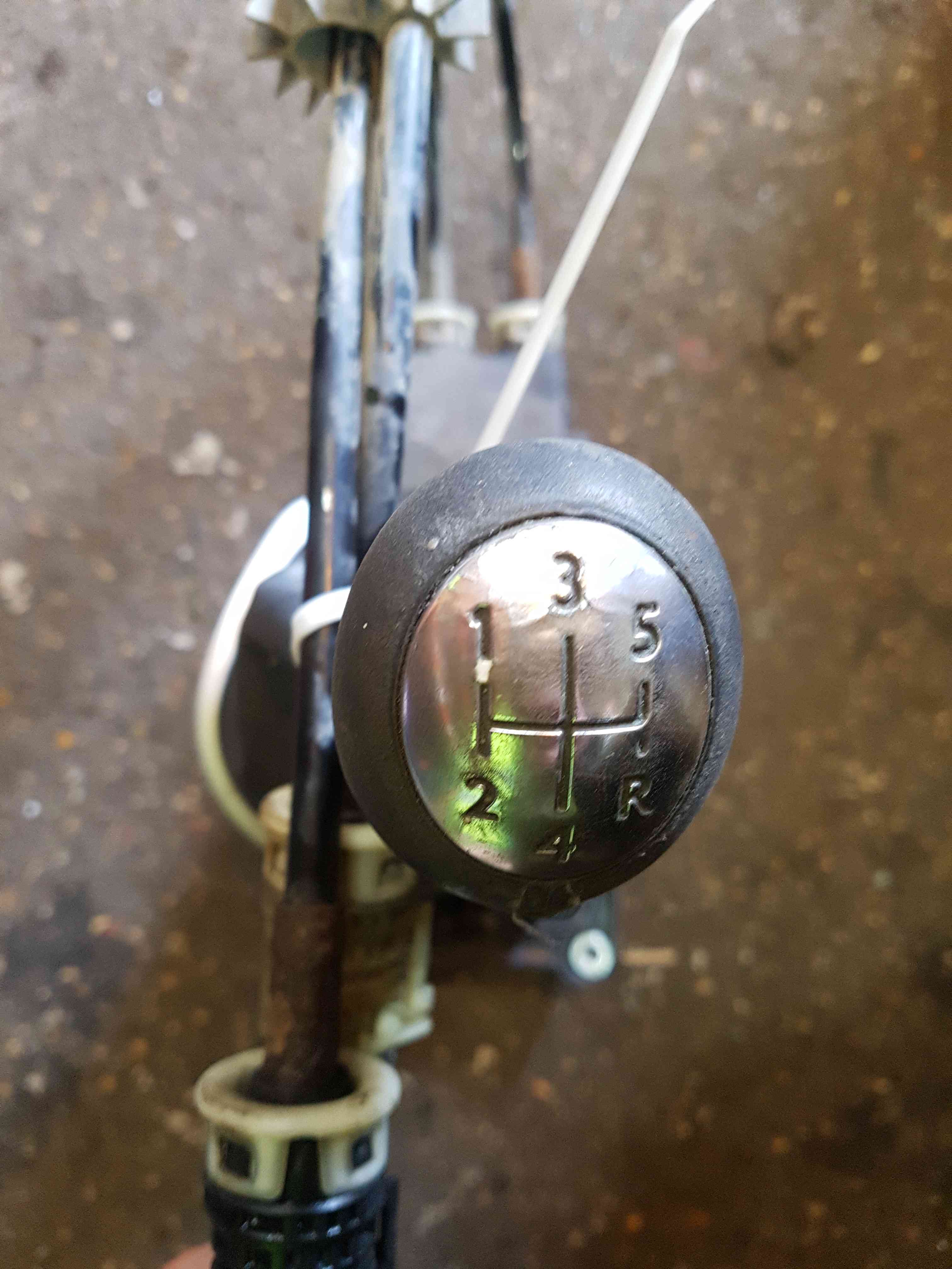 Thumb 4 Renault Clio MK3 2005-2009 Gearstick Mechanism + Cables 8200755871