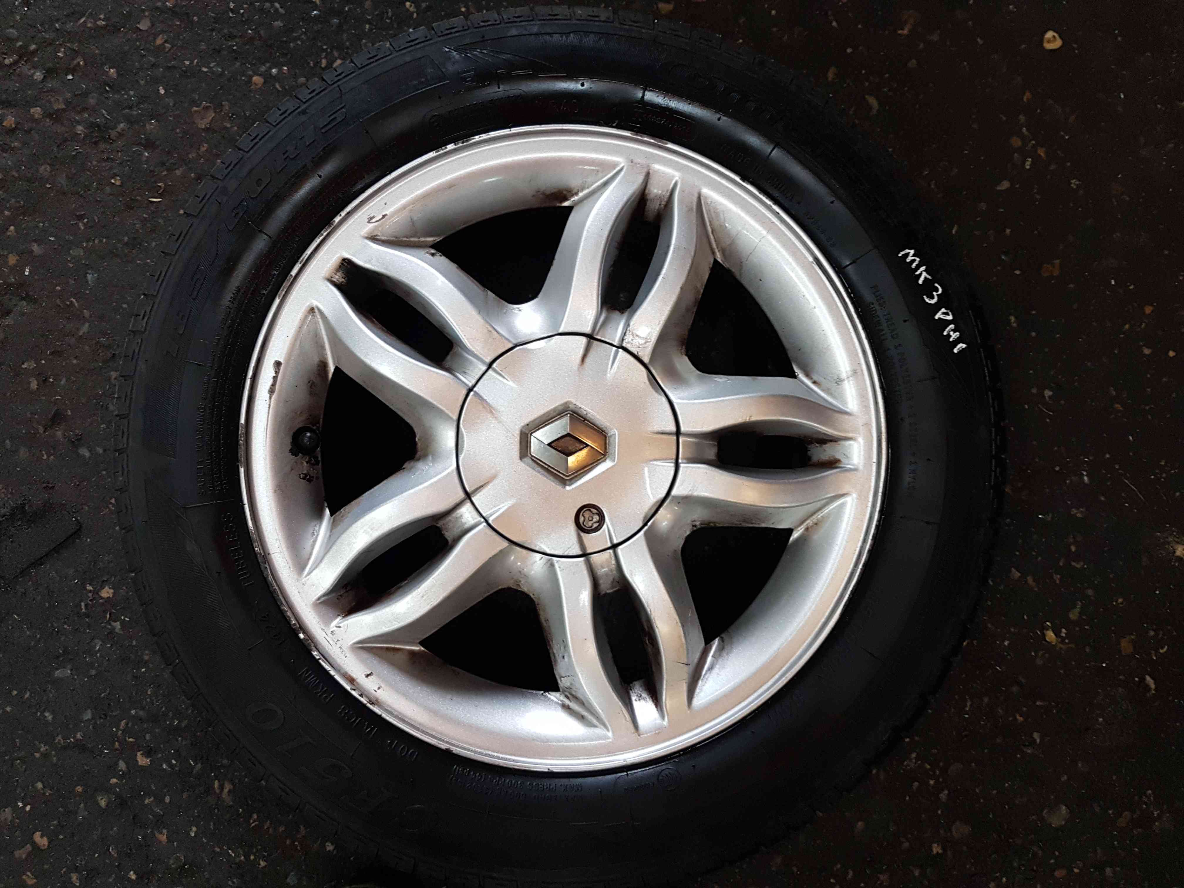 Thumb 4 Renault Clio MK3 2005-2009 Mahonia Alloy Wheel + Tyre 185 60 15 4Mm Tread 3/5