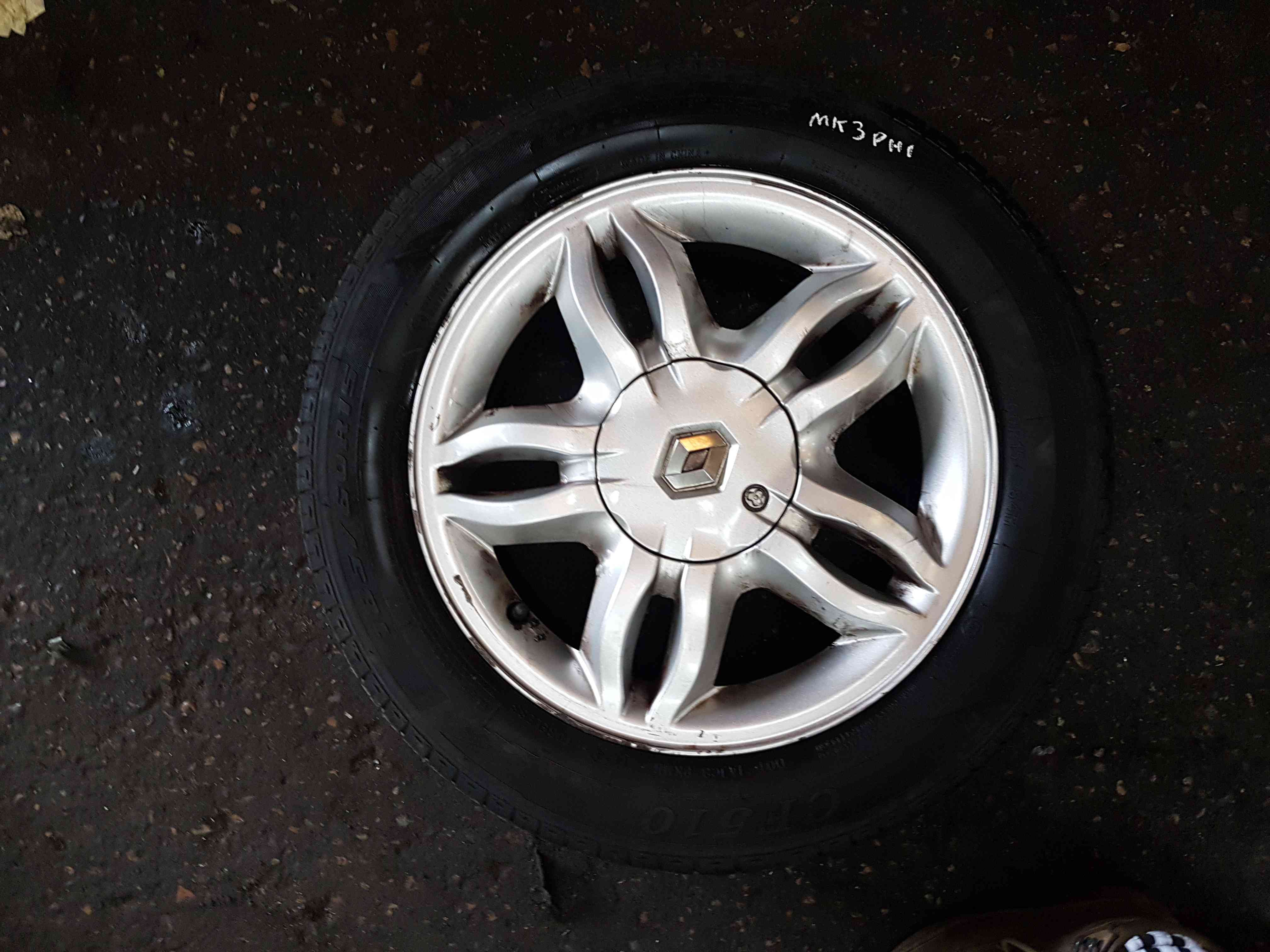 Thumb 8 Renault Clio MK3 2005-2009 Mahonia Alloy Wheel + Tyre 185 60 15 4Mm Tread 3/5