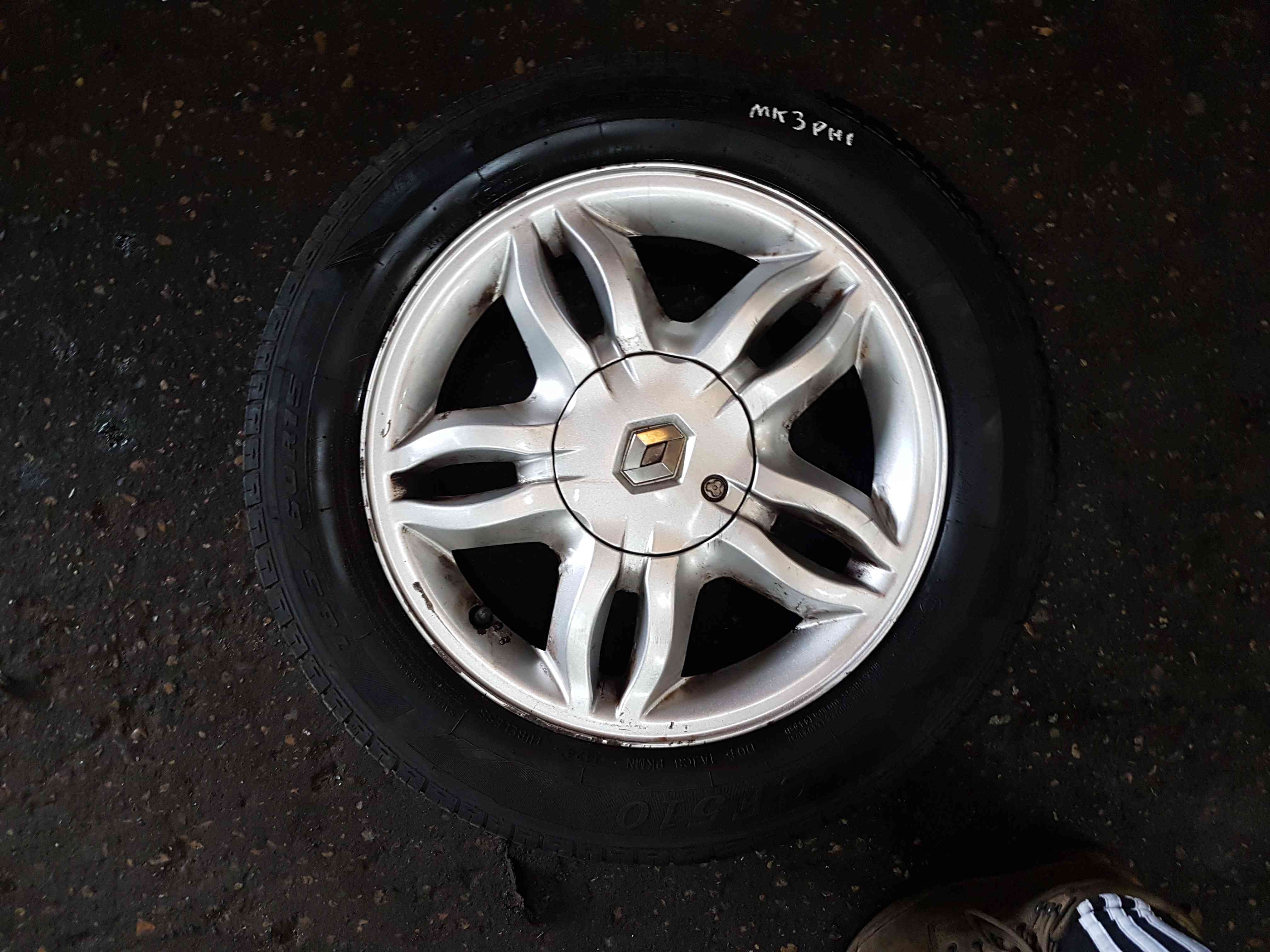 Thumb 9 Renault Clio MK3 2005-2009 Mahonia Alloy Wheel + Tyre 185 60 15 4Mm Tread 3/5
