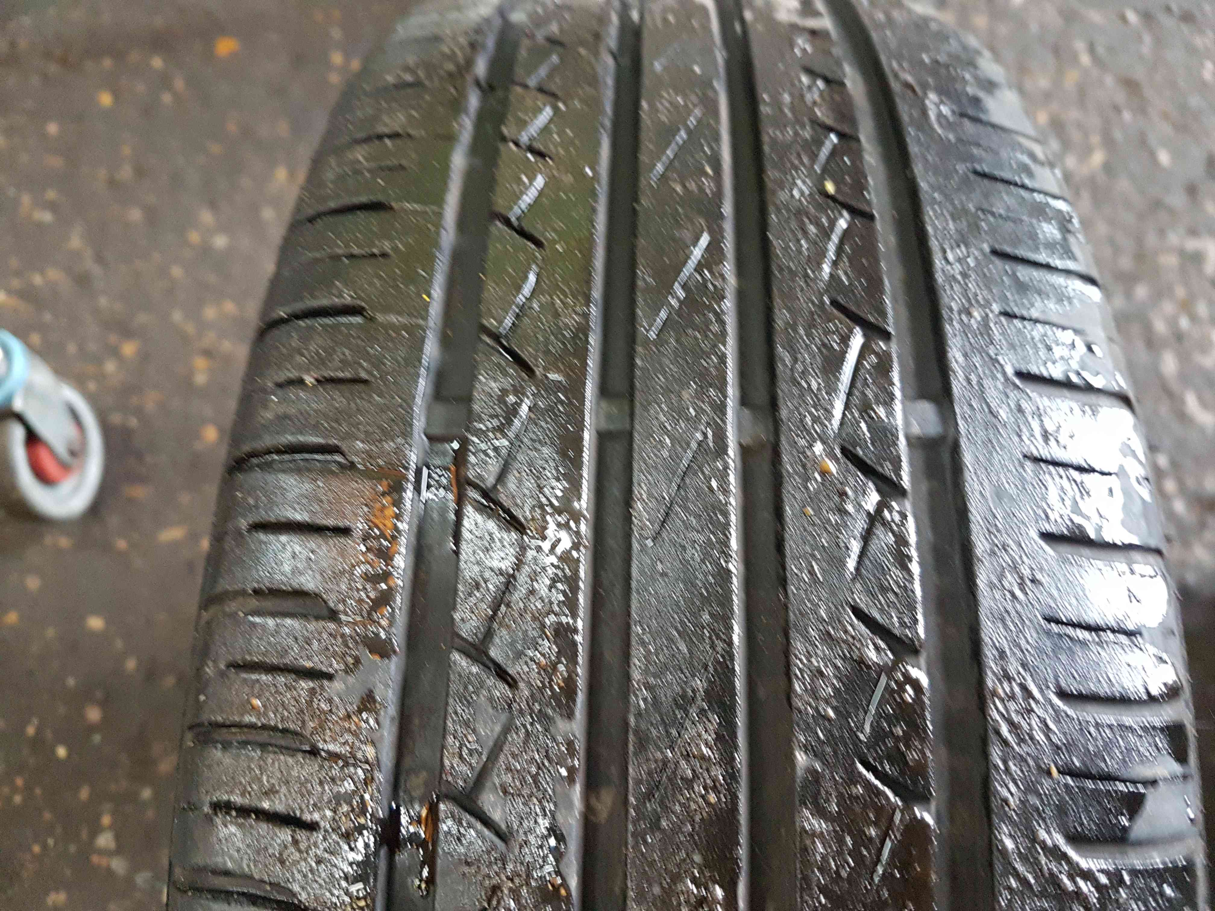 Thumb 3 Renault Clio MK3 2005-2009 Mahonia Alloy Wheel + Tyre 185 60 15 4Mm Tread 3/5