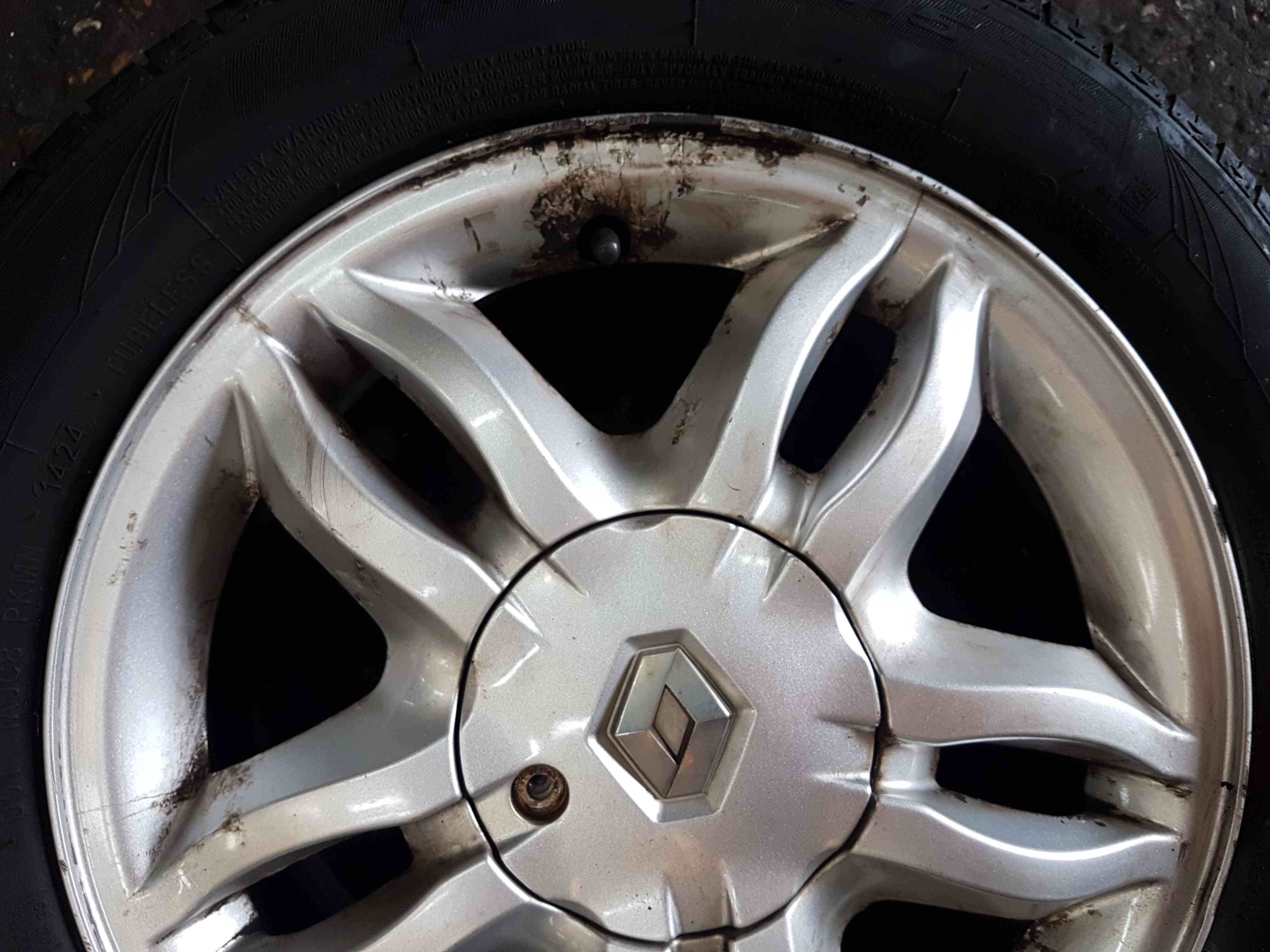 Thumb 5 Renault Clio MK3 2005-2009 Mahonia Alloy Wheel + Tyre 185 60 15 4Mm Tread 3/5