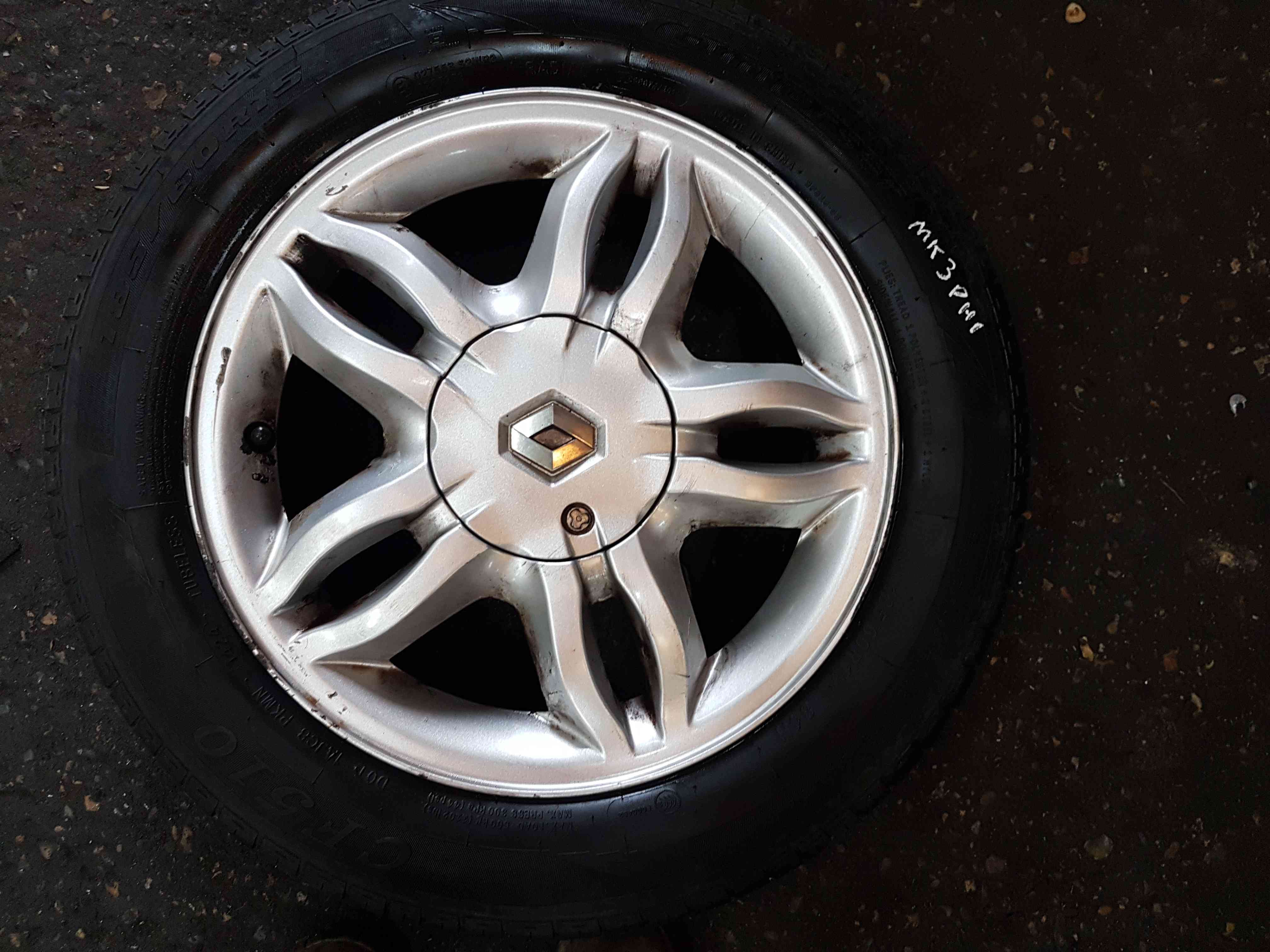 Renault Clio MK3 2005-2009 Mahonia Alloy Wheel + Tyre 185 60 15 4Mm Tread 3/5