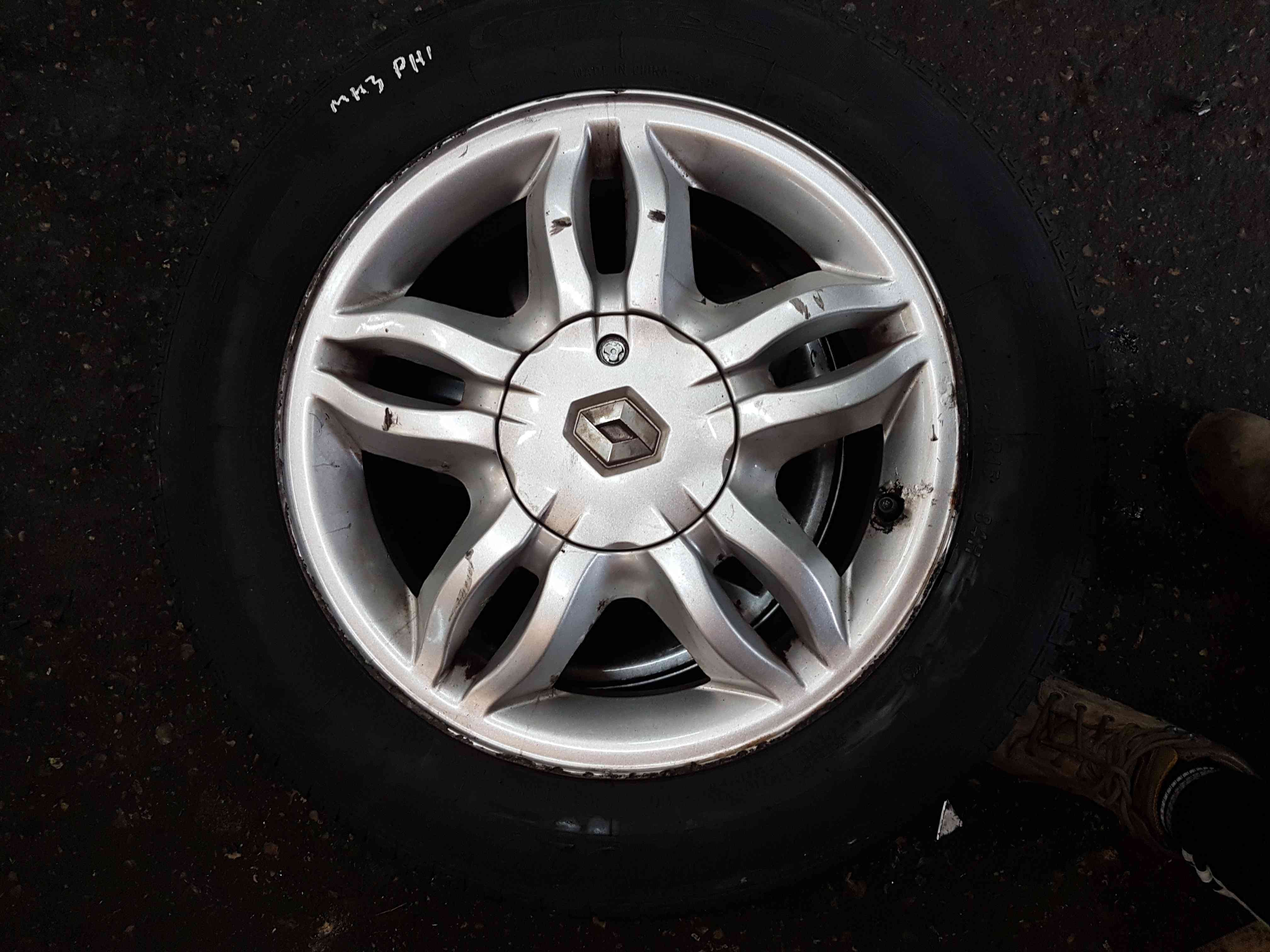 Thumb 5 Renault Clio MK3 2005-2009 Mahonia Alloy Wheel + Tyre 185 60 15 5Mm Tread 3/5