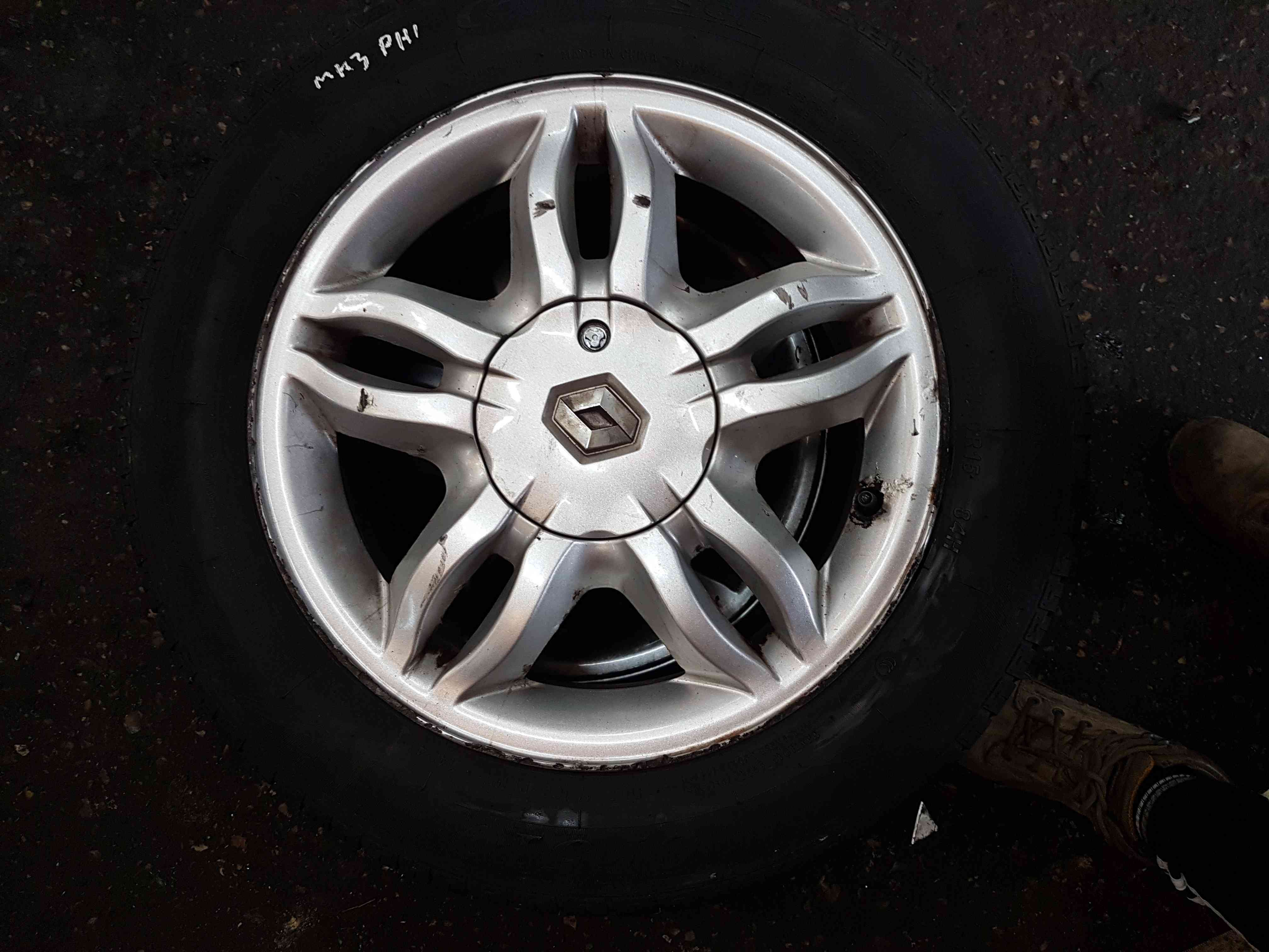 Thumb 6 Renault Clio MK3 2005-2009 Mahonia Alloy Wheel + Tyre 185 60 15 5Mm Tread 3/5